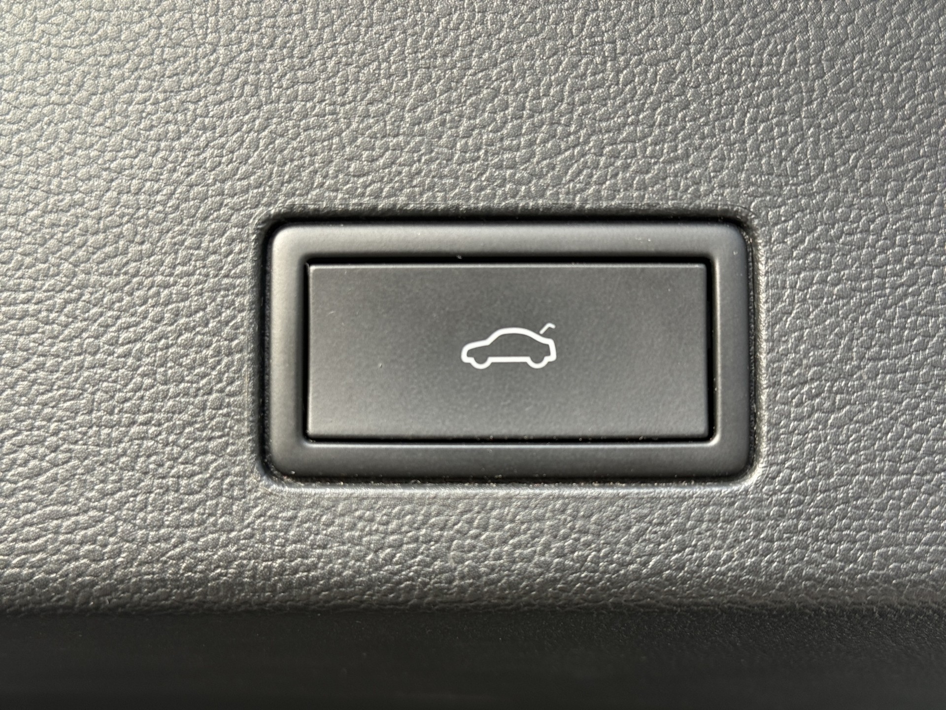 VW Golf Variant 1.5 eTSI mHEV R-Line-image-26