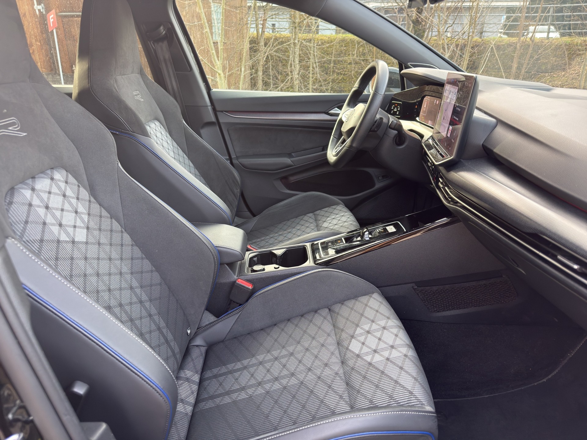 VW Golf Variant 1.5 eTSI mHEV R-Line-image-14
