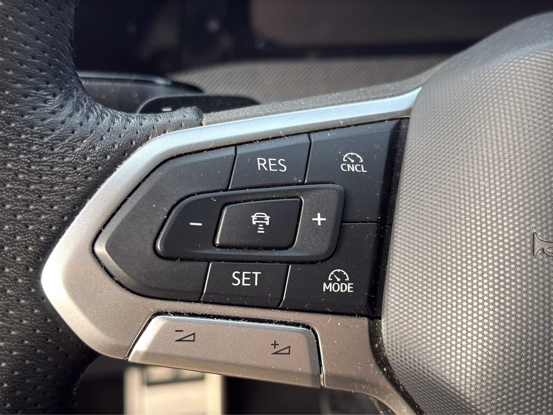 VW Golf Variant 1.5 eTSI mHEV R-Line-image-23