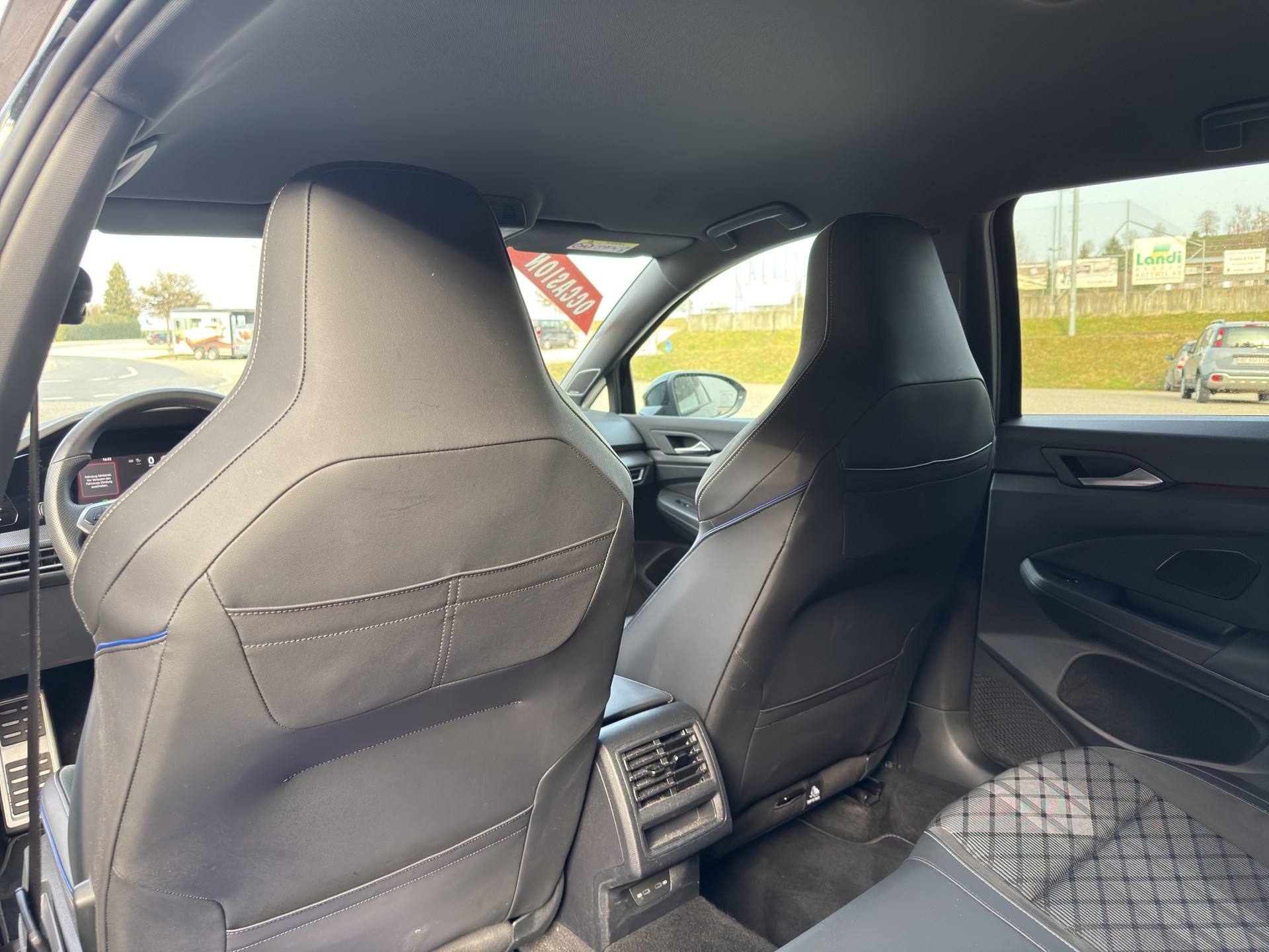 VW Golf Variant 1.5 eTSI mHEV R-Line-image-16