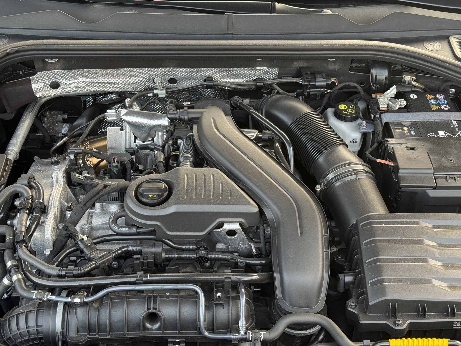 VW Golf Variant 1.5 eTSI mHEV R-Line-image-28