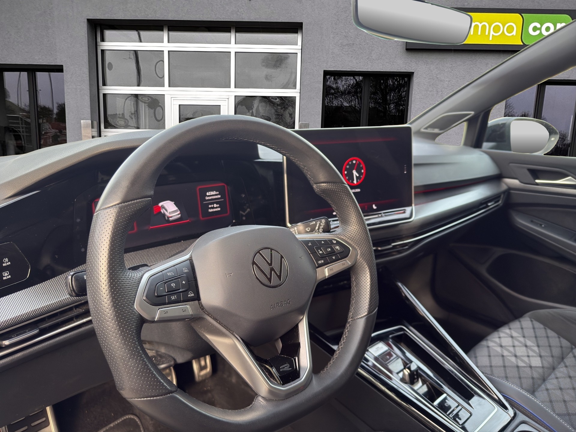 VW Golf Variant 1.5 eTSI mHEV R-Line-image-11