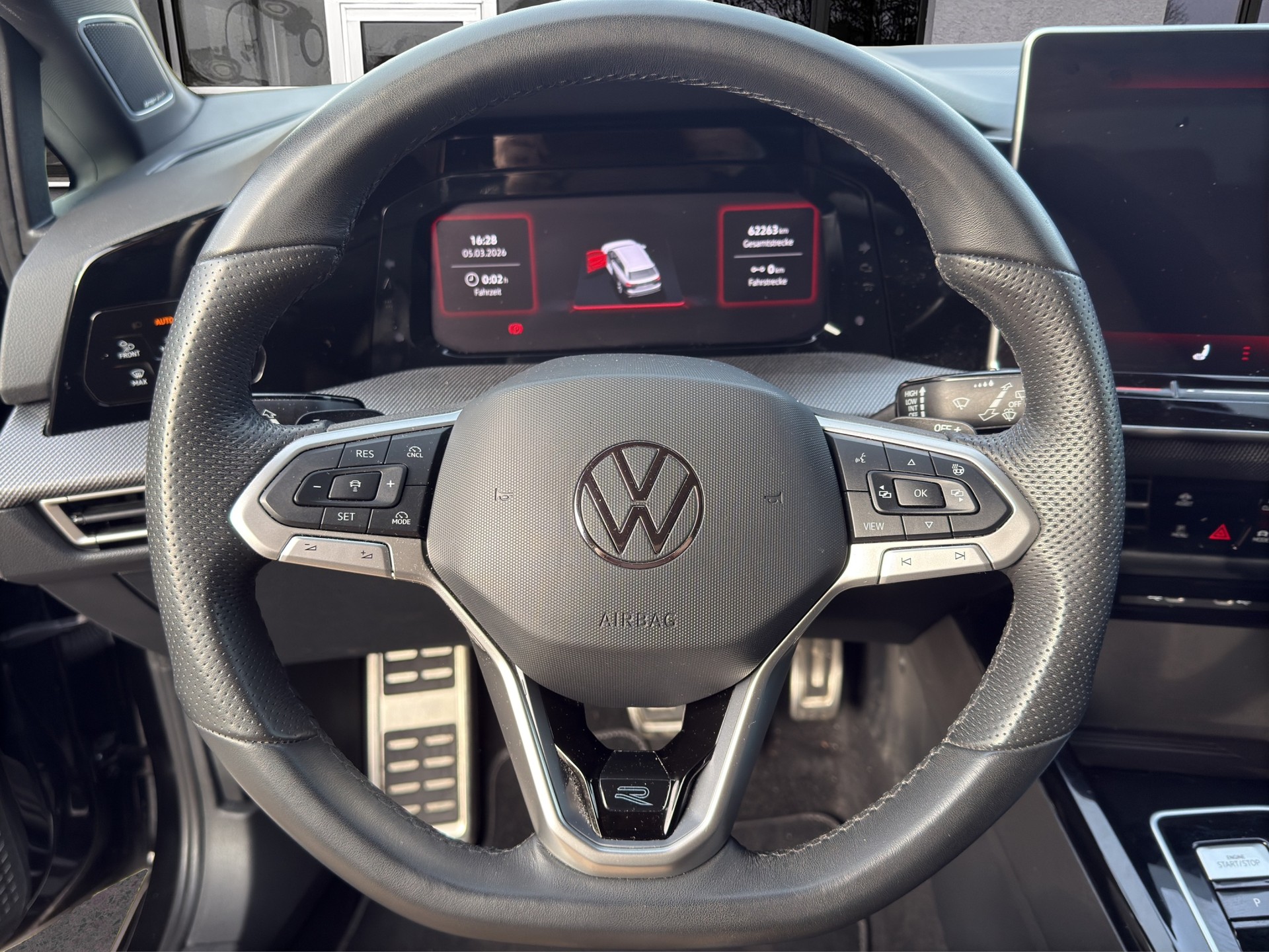 VW Golf Variant 1.5 eTSI mHEV R-Line-image-10