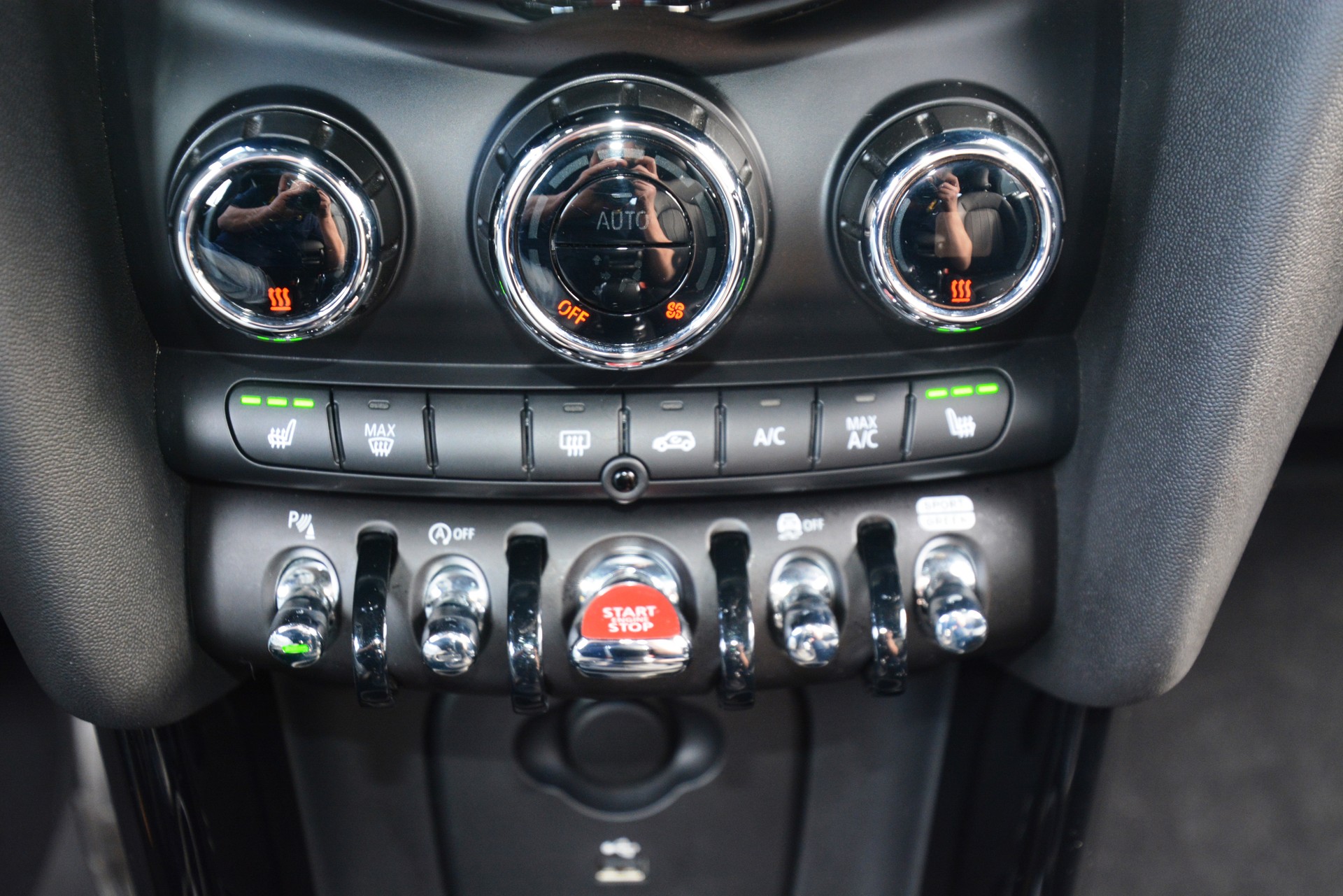 MINI Cooper John Cooper Works Cabriolet Steptronic-image-11