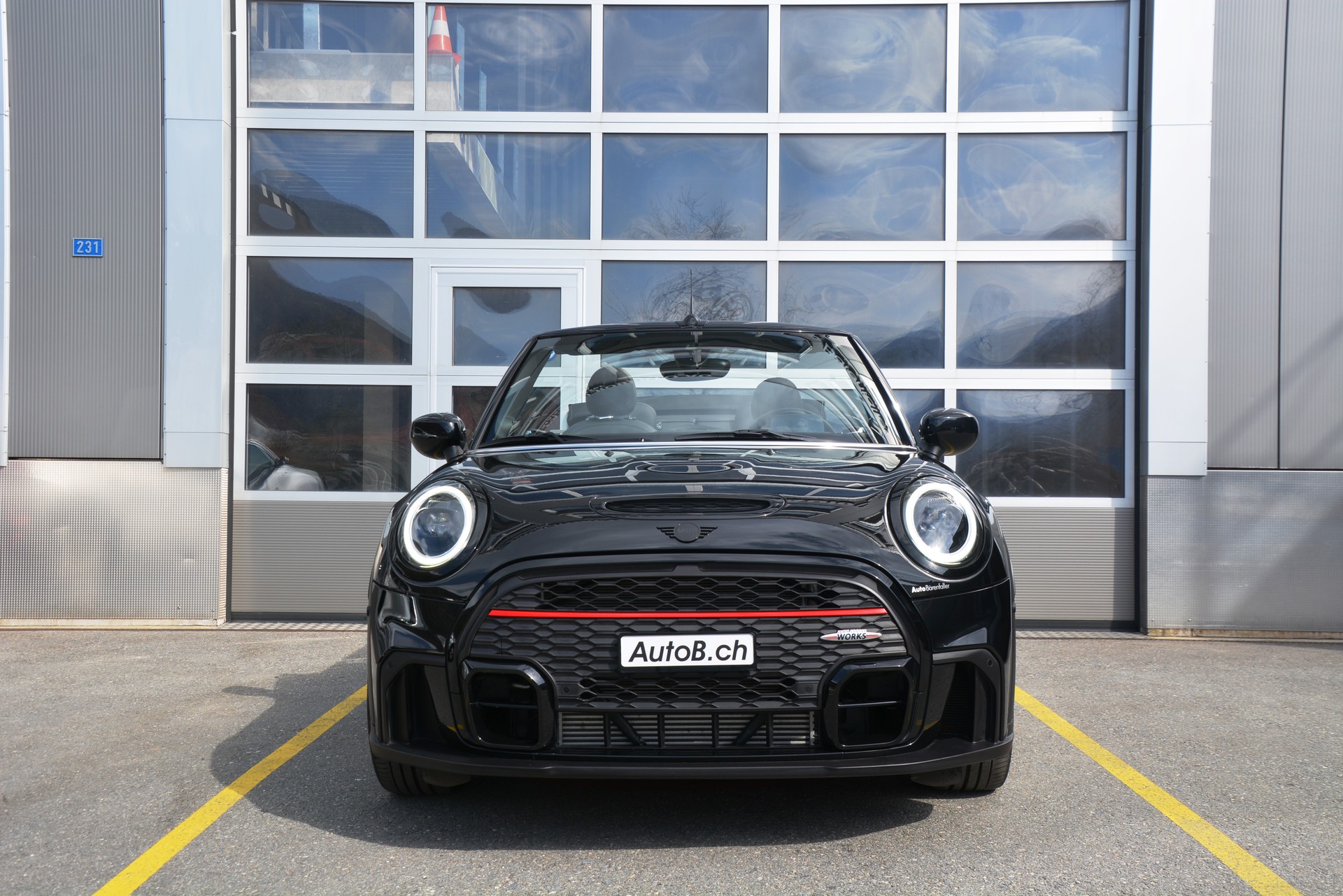 MINI Cooper John Cooper Works Cabriolet Steptronic-image-2