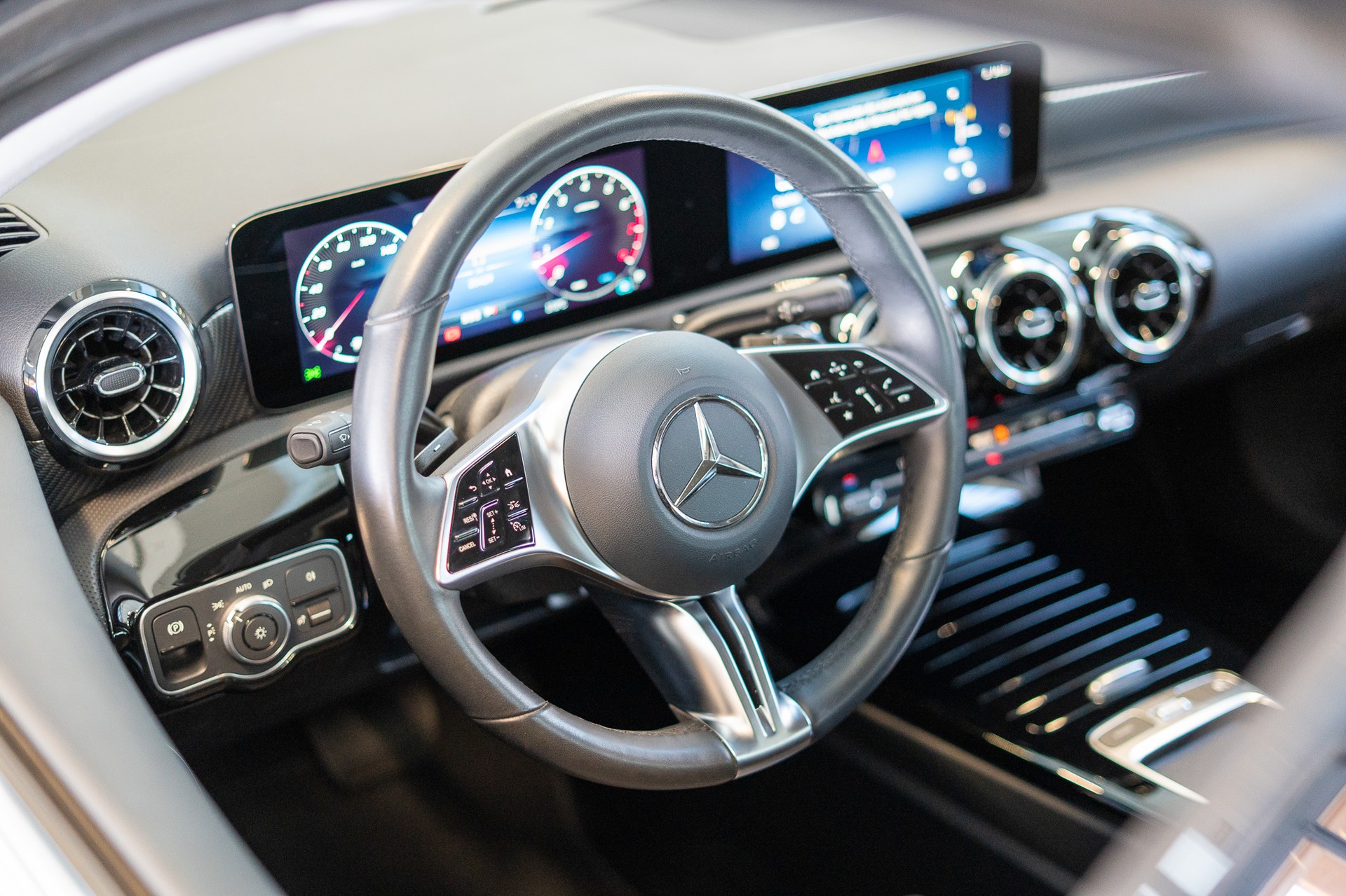 MERCEDES-BENZ A 220 Progressive 4m Limousine / Facelift / Rückfahrkamera / Sitzheizung-image-10