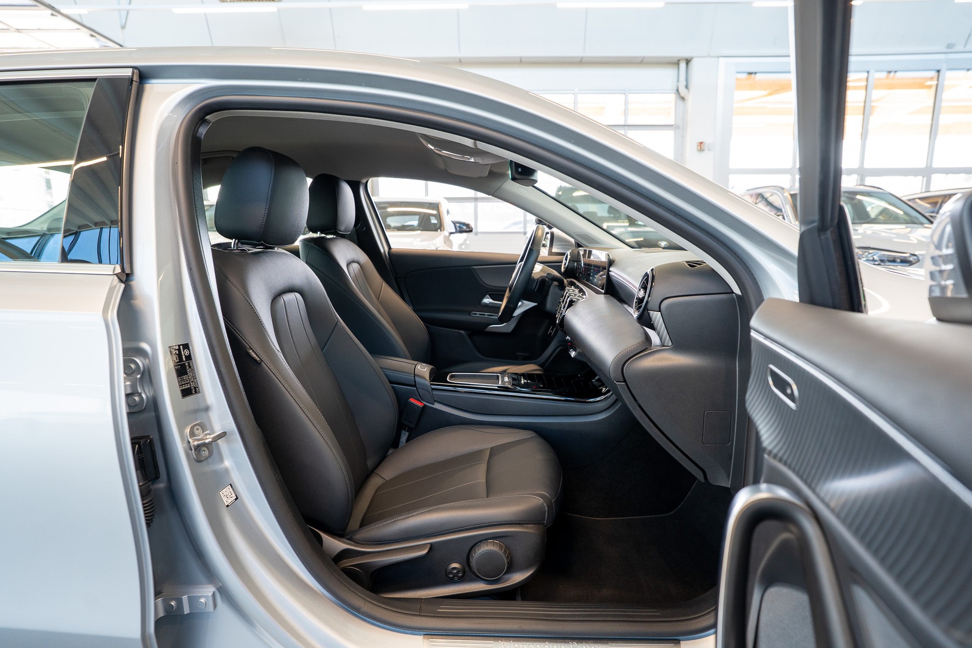 MERCEDES-BENZ A 220 Progressive 4m Limousine / Facelift / Rückfahrkamera / Sitzheizung-image-14