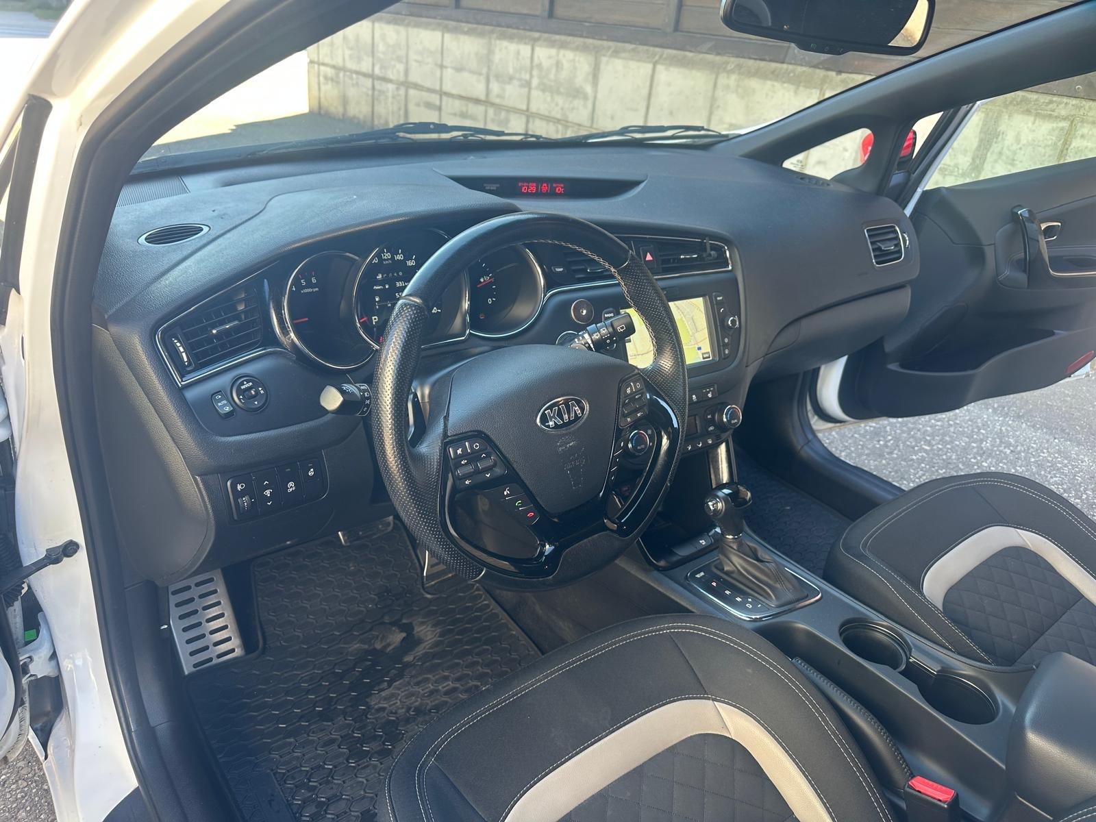 KIA Cee'd Sportswagon 1.6 CRDi GT Line DCT-image-10