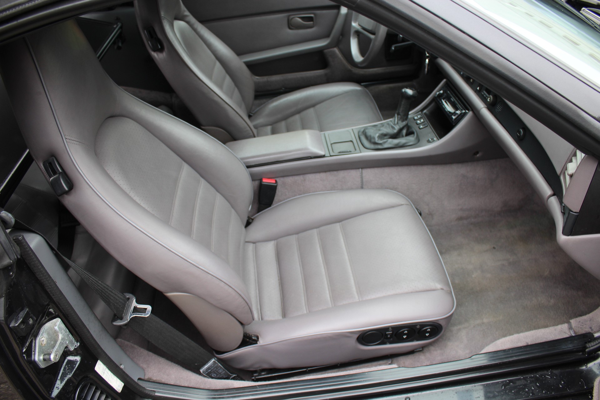 PORSCHE 944 S 2 3.0-image-10