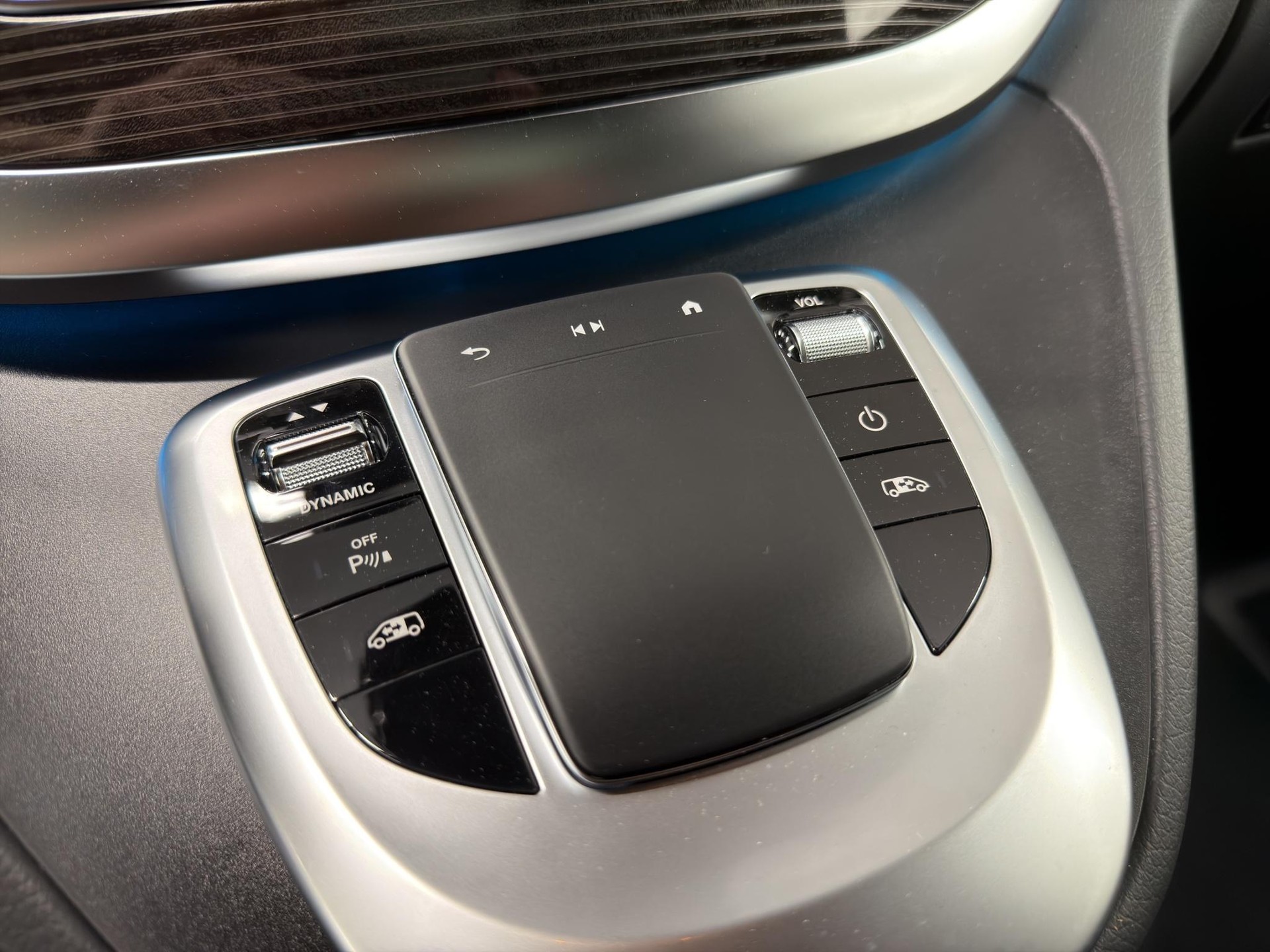 MERCEDES-BENZ EQV 300 lang Van-image-14