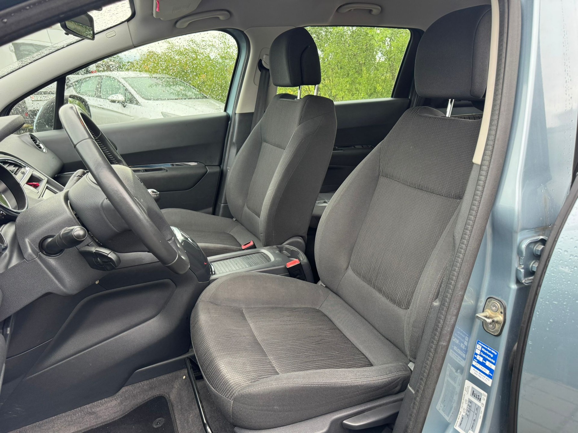 PEUGEOT 5008 1.6 16V VTI Access-image-12