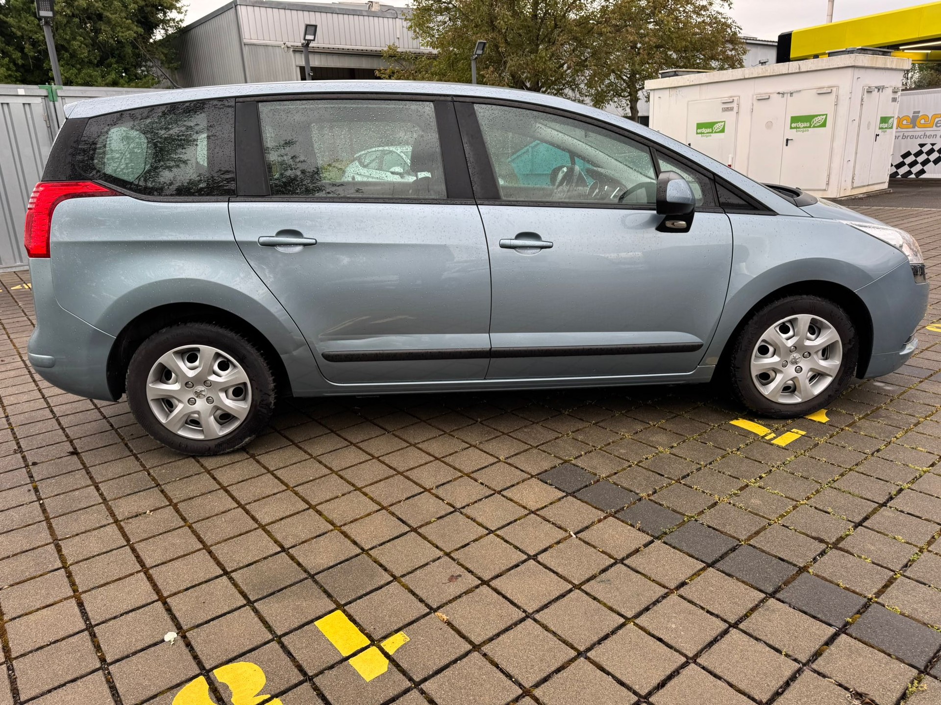 PEUGEOT 5008 1.6 16V VTI Access-image-4