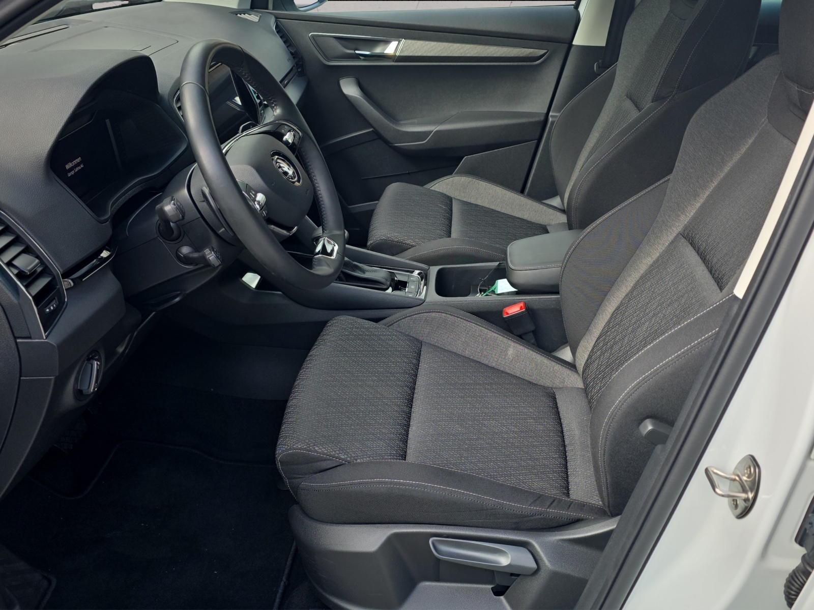SKODA Karoq 2.0 TDI CR Style 4x4 DSG-image-4