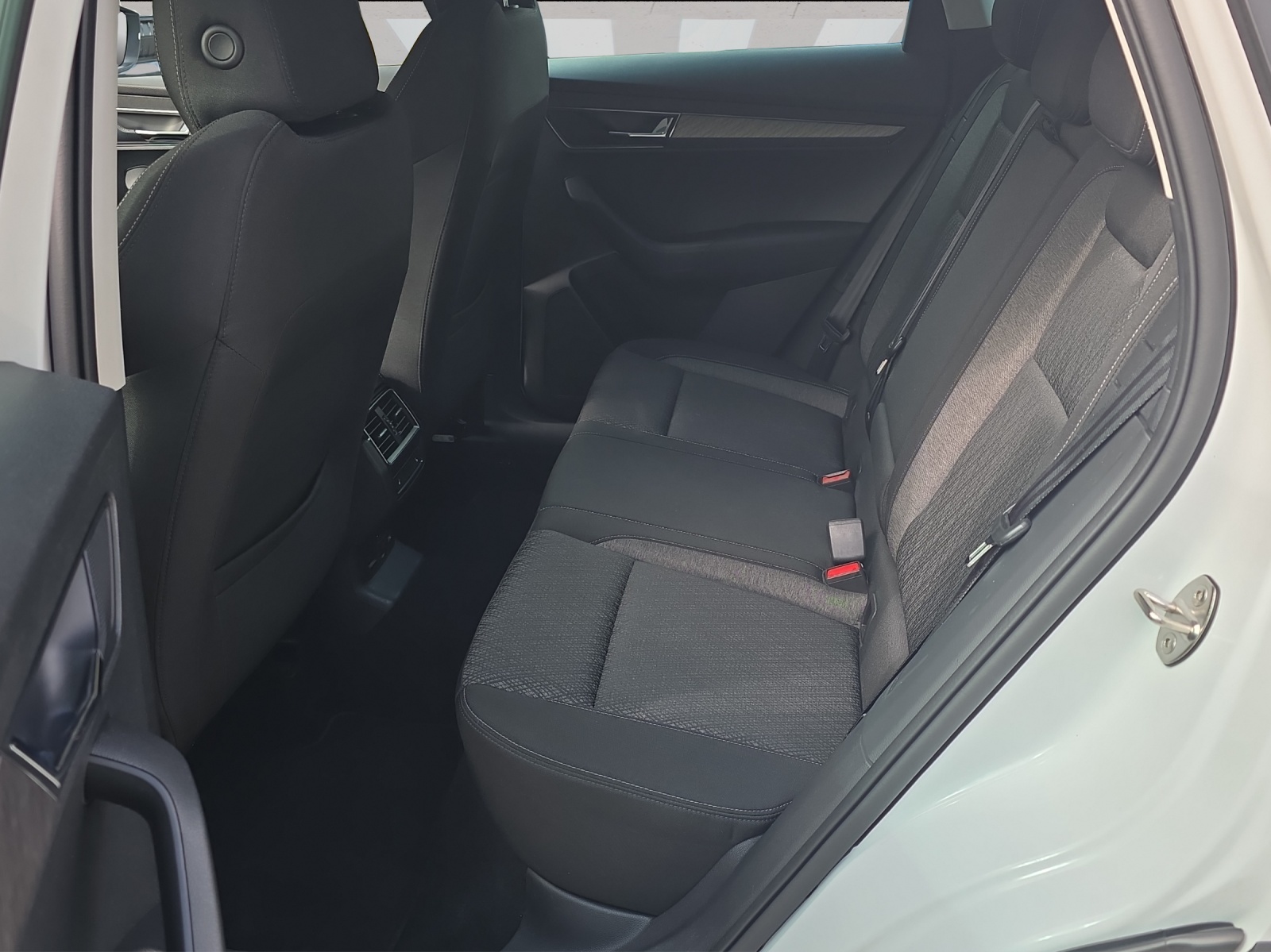 SKODA Karoq 2.0 TDI CR Style 4x4 DSG-image-8