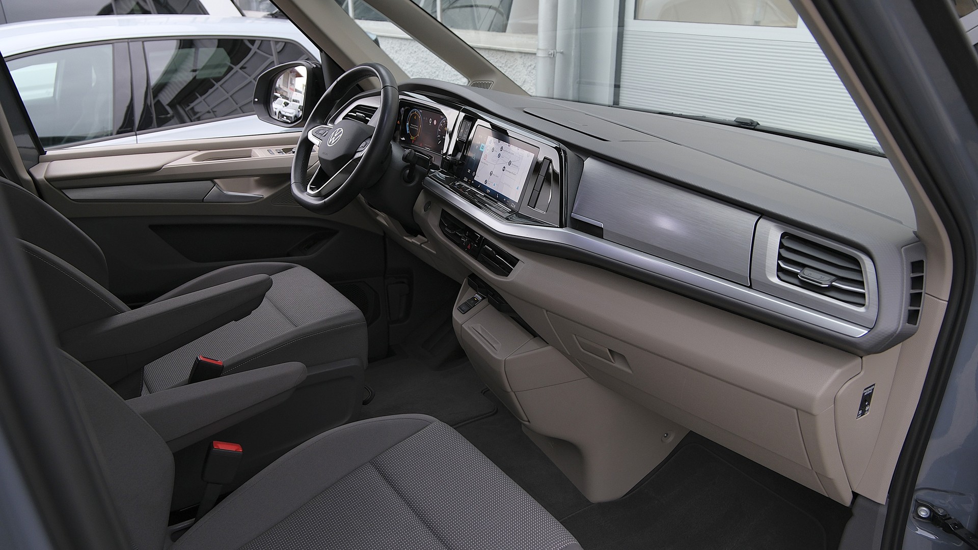 VW Multivan 2.0 TDI Life Edition DSG Lang-image-17