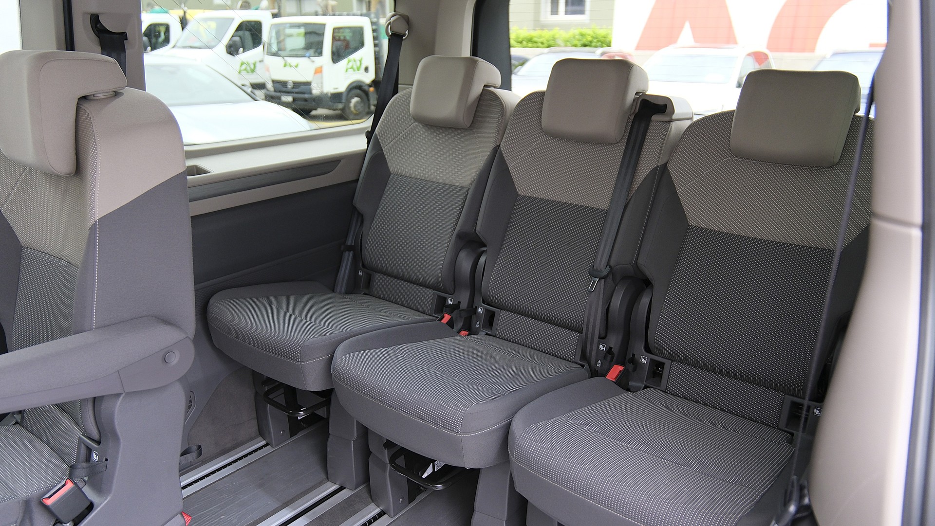 VW Multivan 2.0 TDI Life Edition DSG Lang-image-8