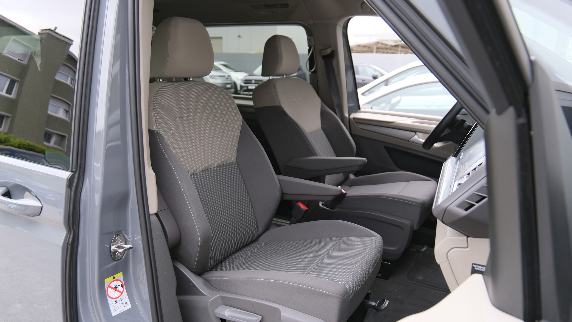 VW Multivan 2.0 TDI Life Edition DSG Lang-image-18