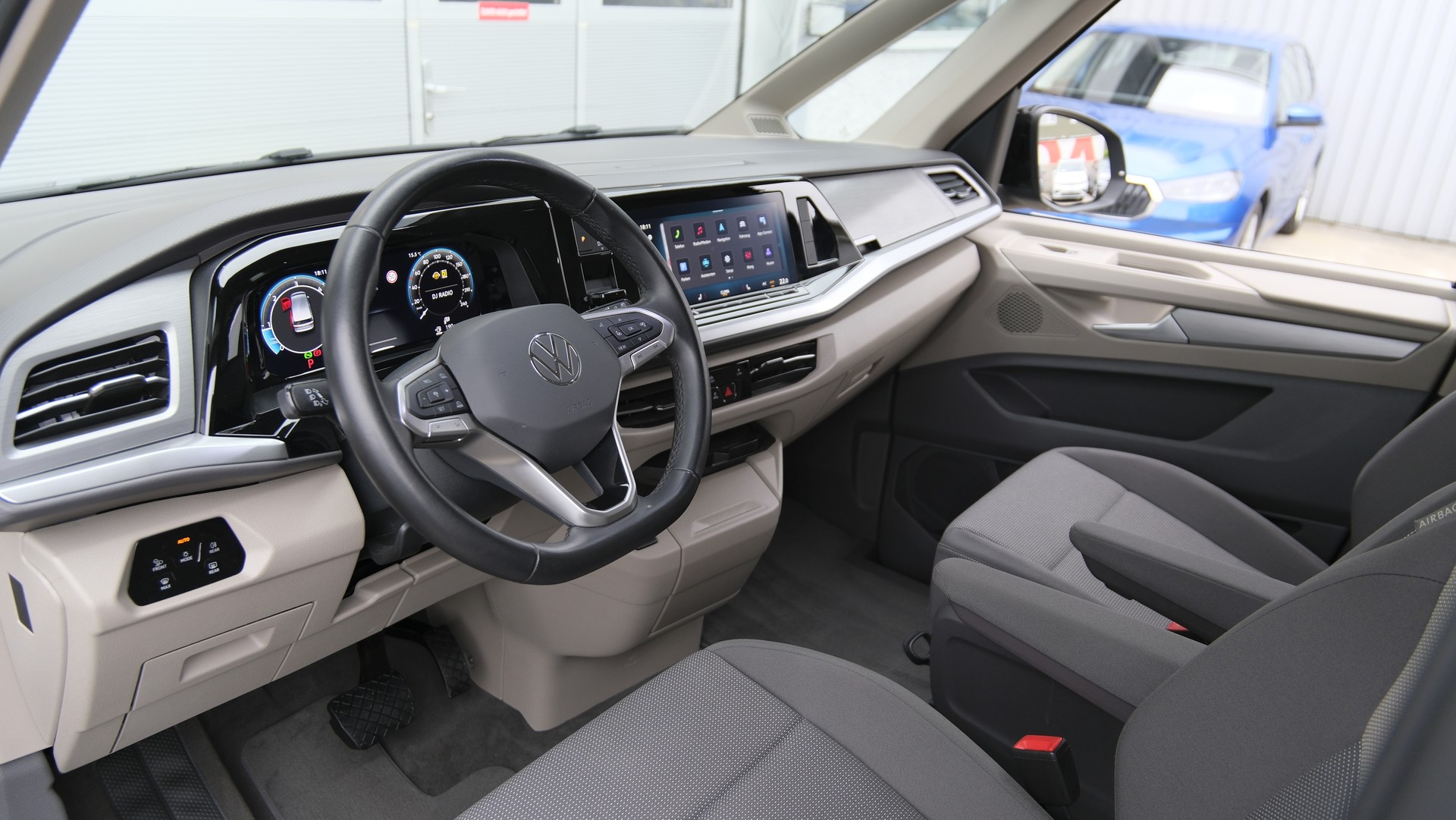 VW Multivan 2.0 TDI Life Edition DSG Lang-showroom-element-2