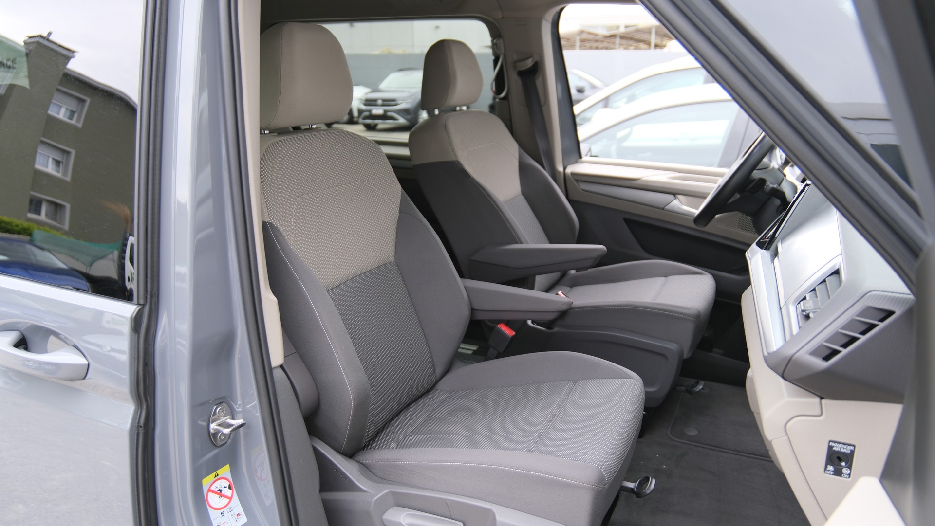 VW Multivan 2.0 TDI Life Edition DSG Lang-image-25