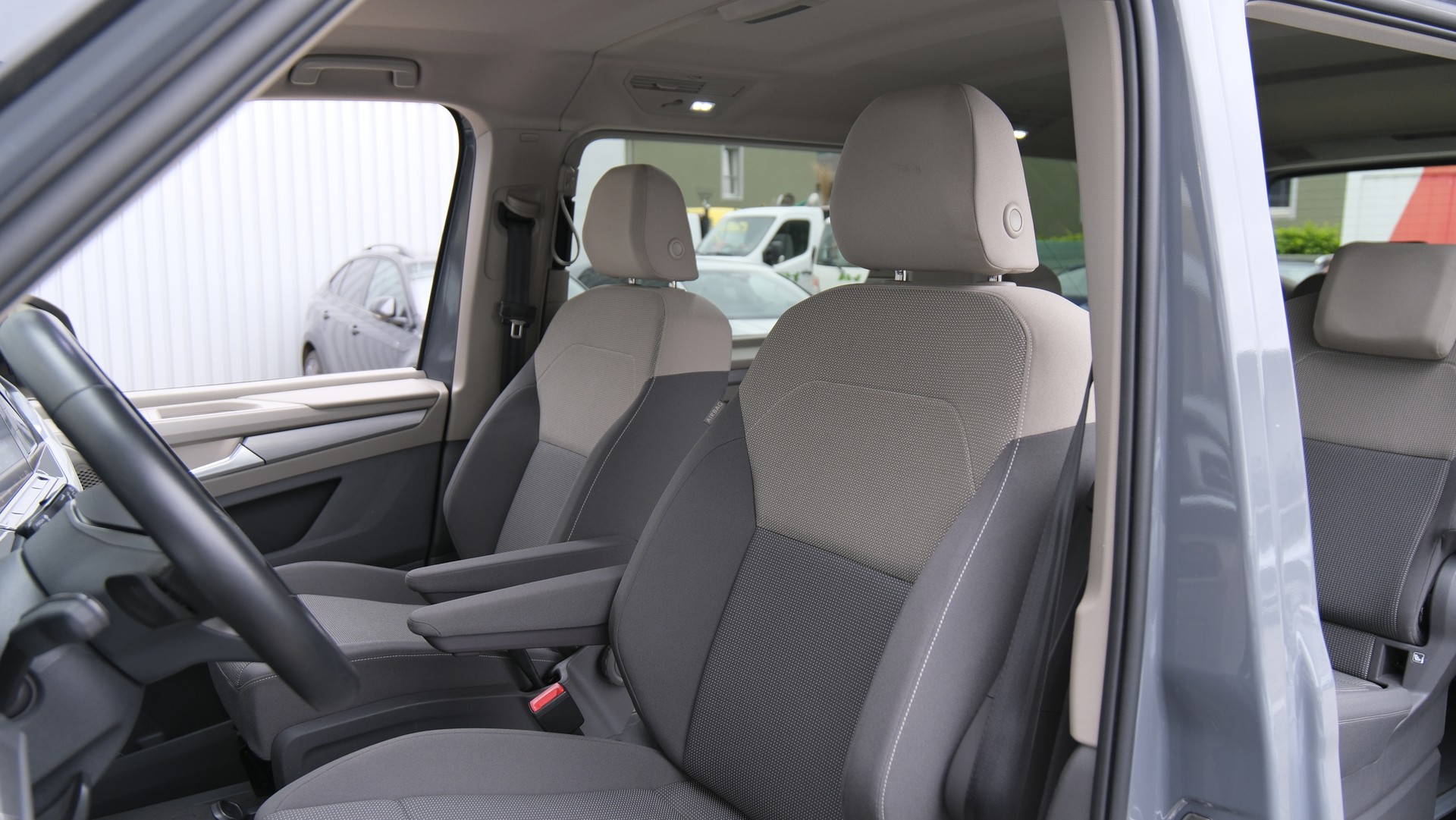 VW Multivan 2.0 TDI Life Edition DSG Lang-image-4
