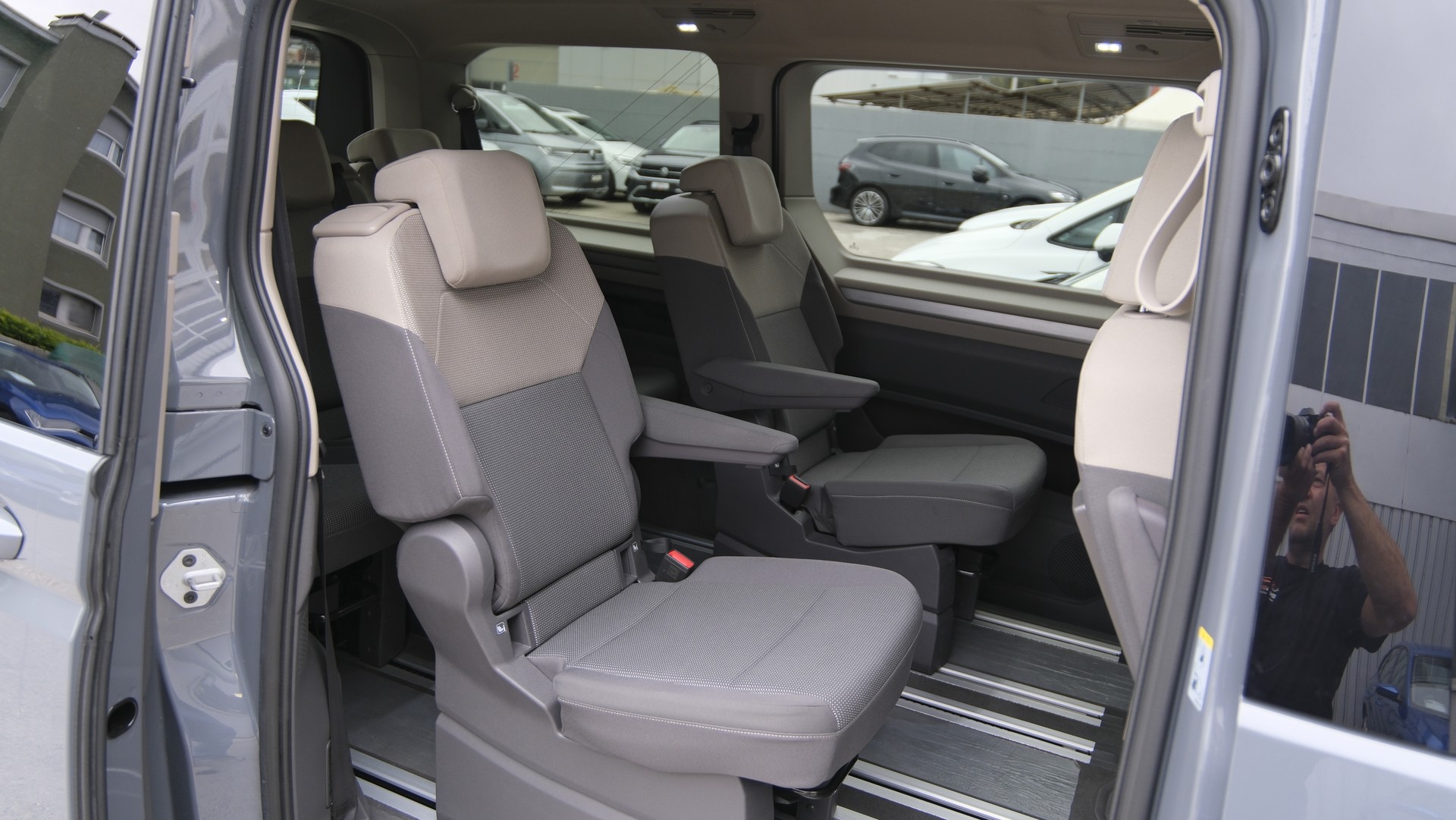 VW Multivan 2.0 TDI Life Edition DSG Lang-image-26