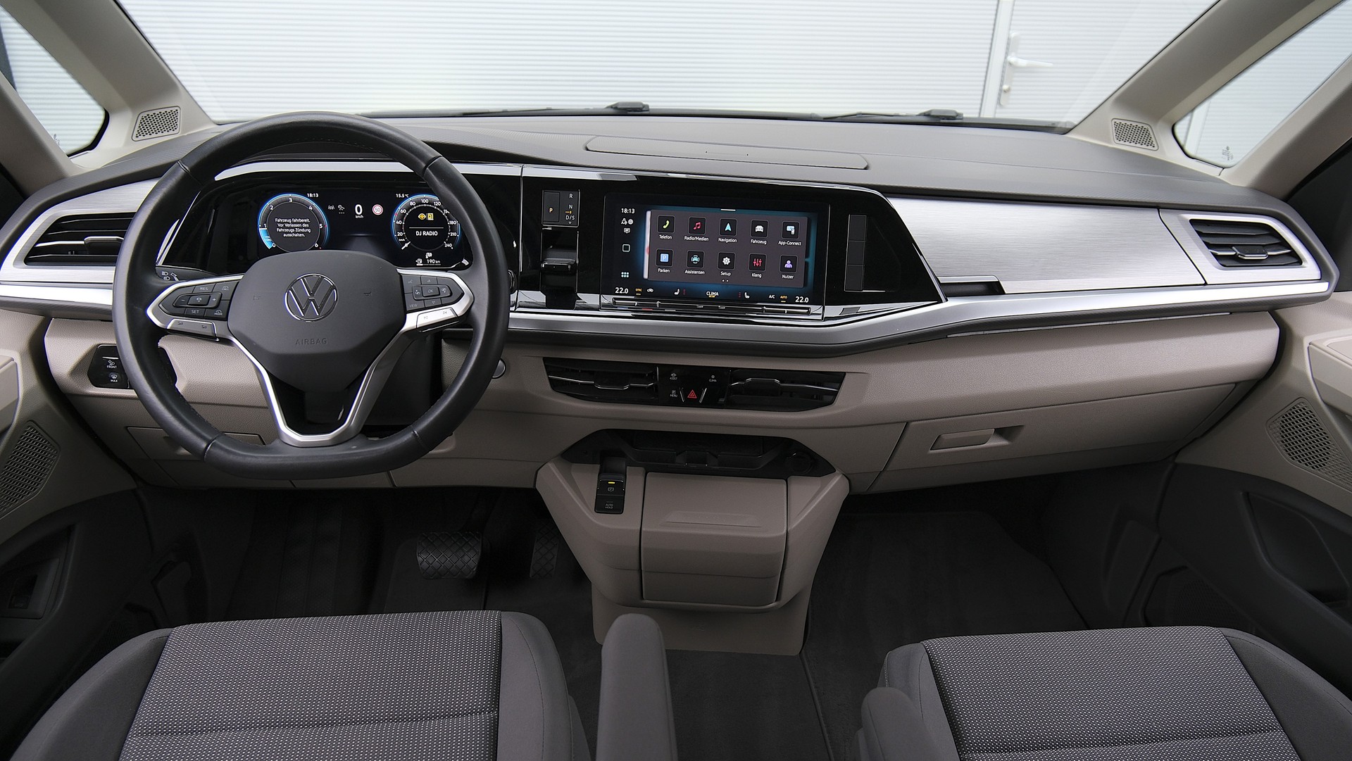 VW Multivan 2.0 TDI Life Edition DSG Lang-image-5