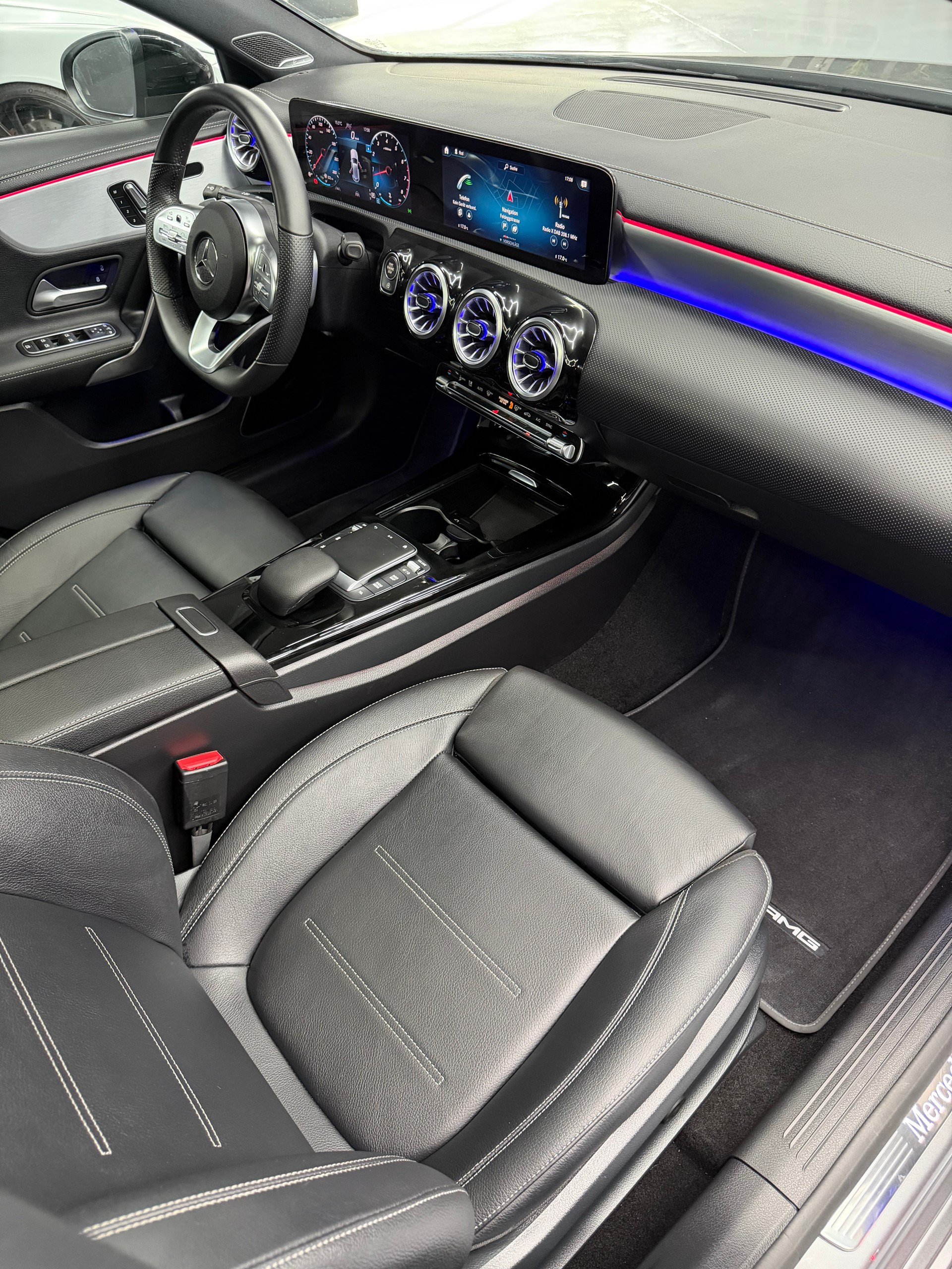 MERCEDES-BENZ A 250 4Matic AMG Line 4Matic 7G-DCT-image-12