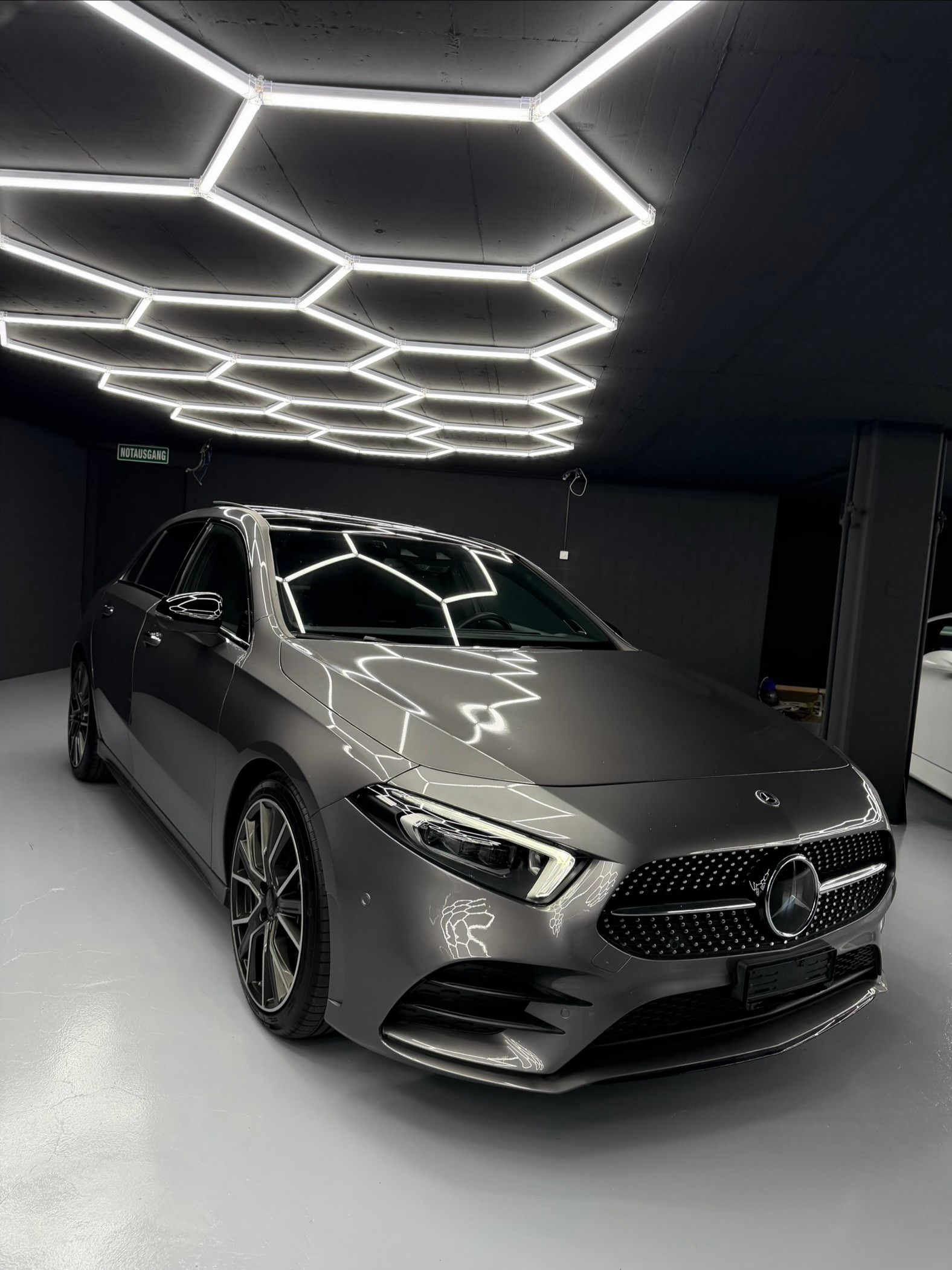 MERCEDES-BENZ A 250 4Matic AMG Line 4Matic 7G-DCT-image-1