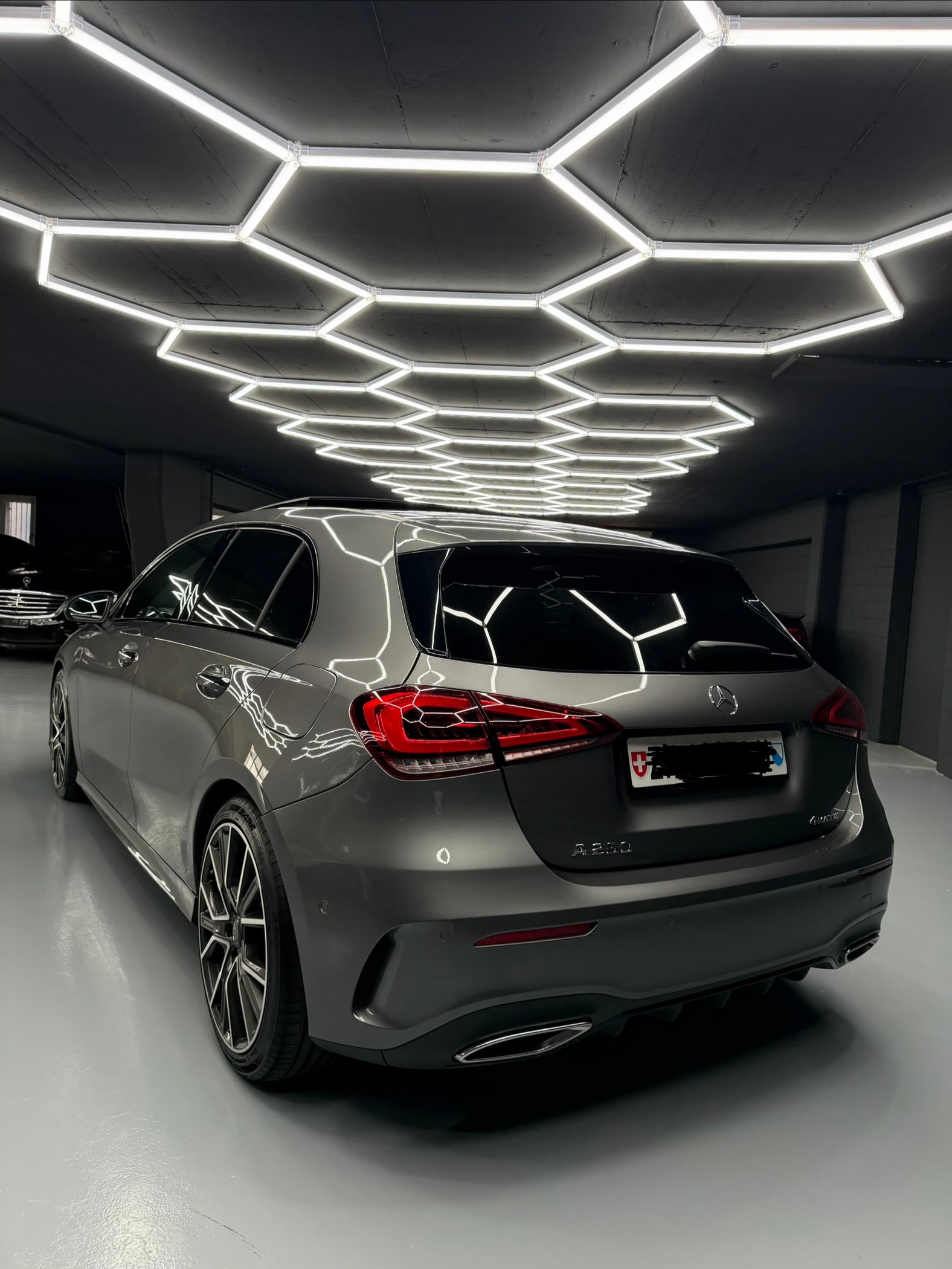 MERCEDES-BENZ A 250 4Matic AMG Line 4Matic 7G-DCT-image-2
