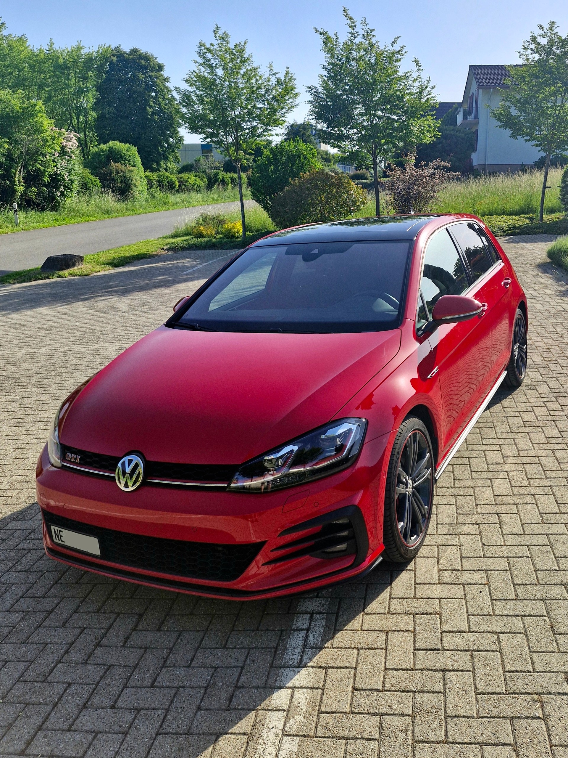 VW Golf 2.0 TSI GTI Performance DSG-image-1
