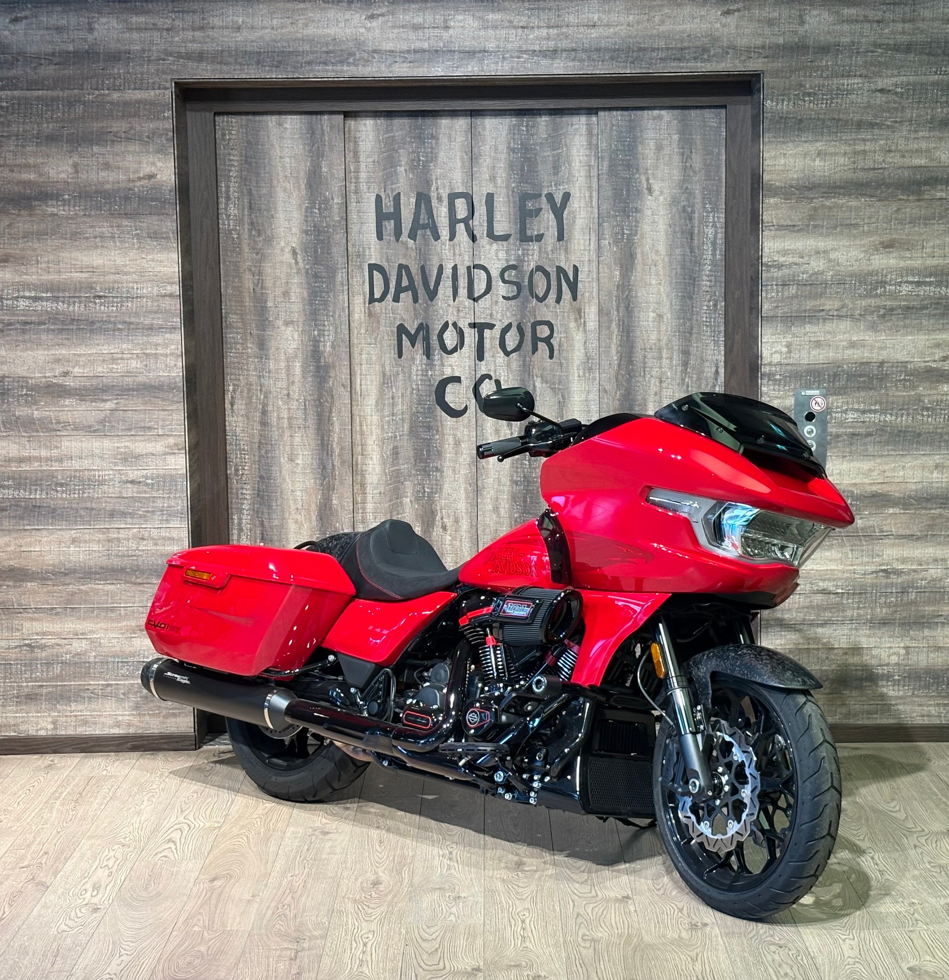 HARLEY-DAVIDSON FLTRXSTSE Road Glide ST 121 CVO-showroom-element-1