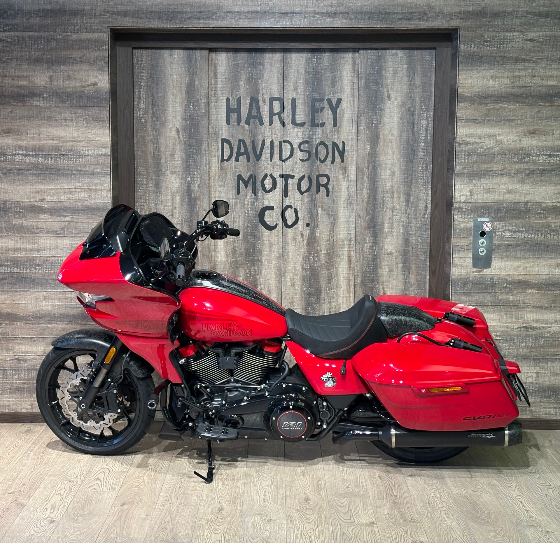 HARLEY-DAVIDSON FLTRXSTSE Road Glide ST 121 CVO-showroom-element-3