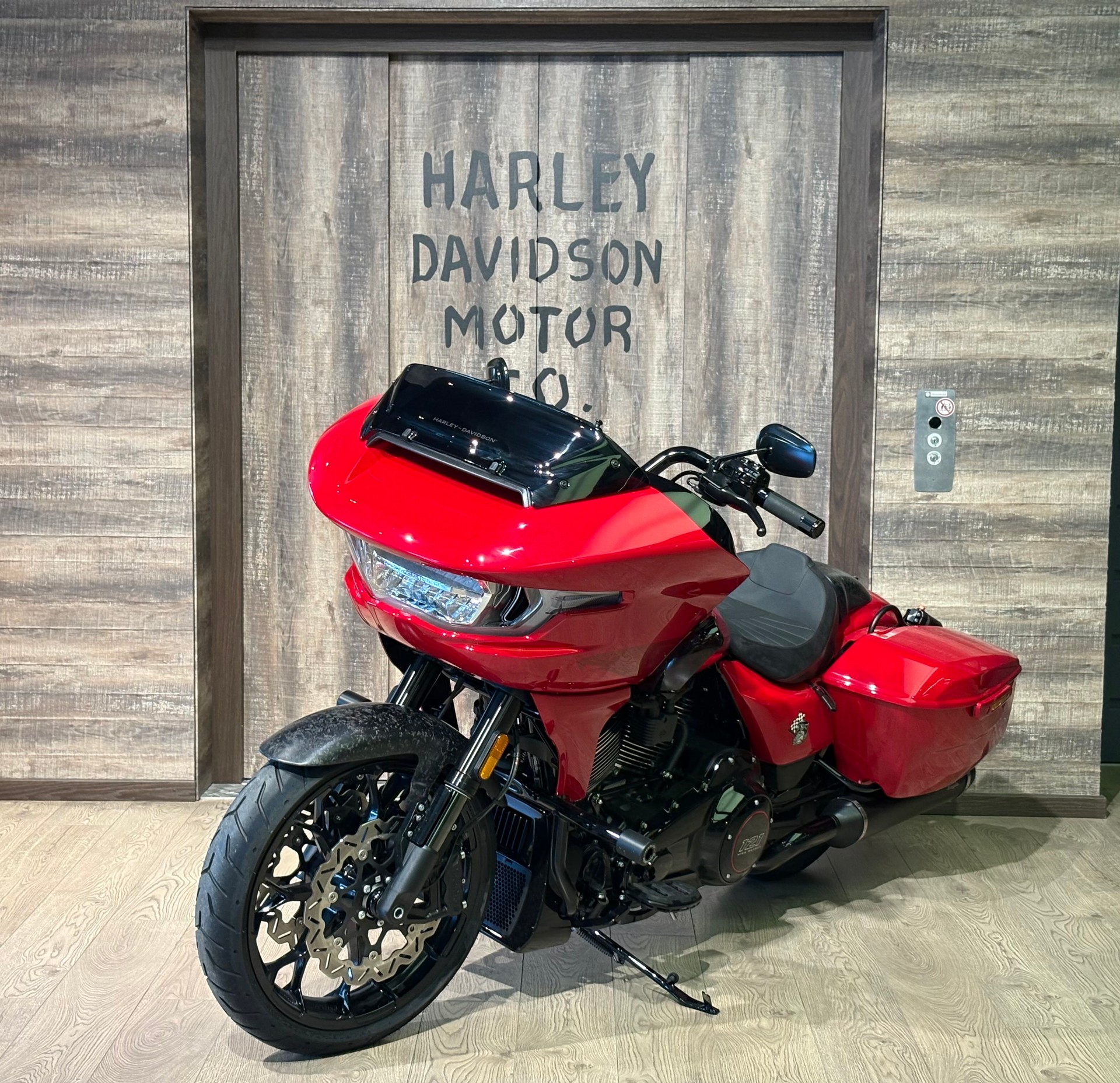 HARLEY-DAVIDSON FLTRXSTSE Road Glide ST 121 CVO-showroom-element-2