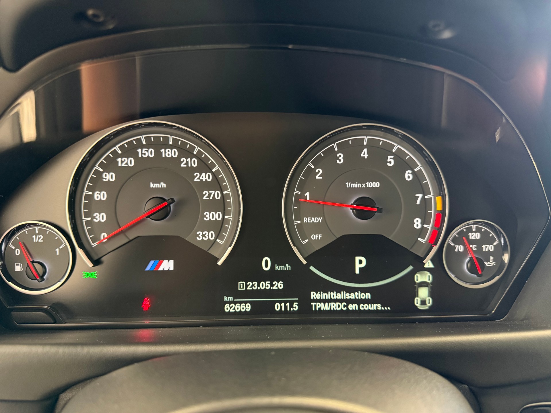 BMW M3 CS Drivelogic Ch Auto-image-18