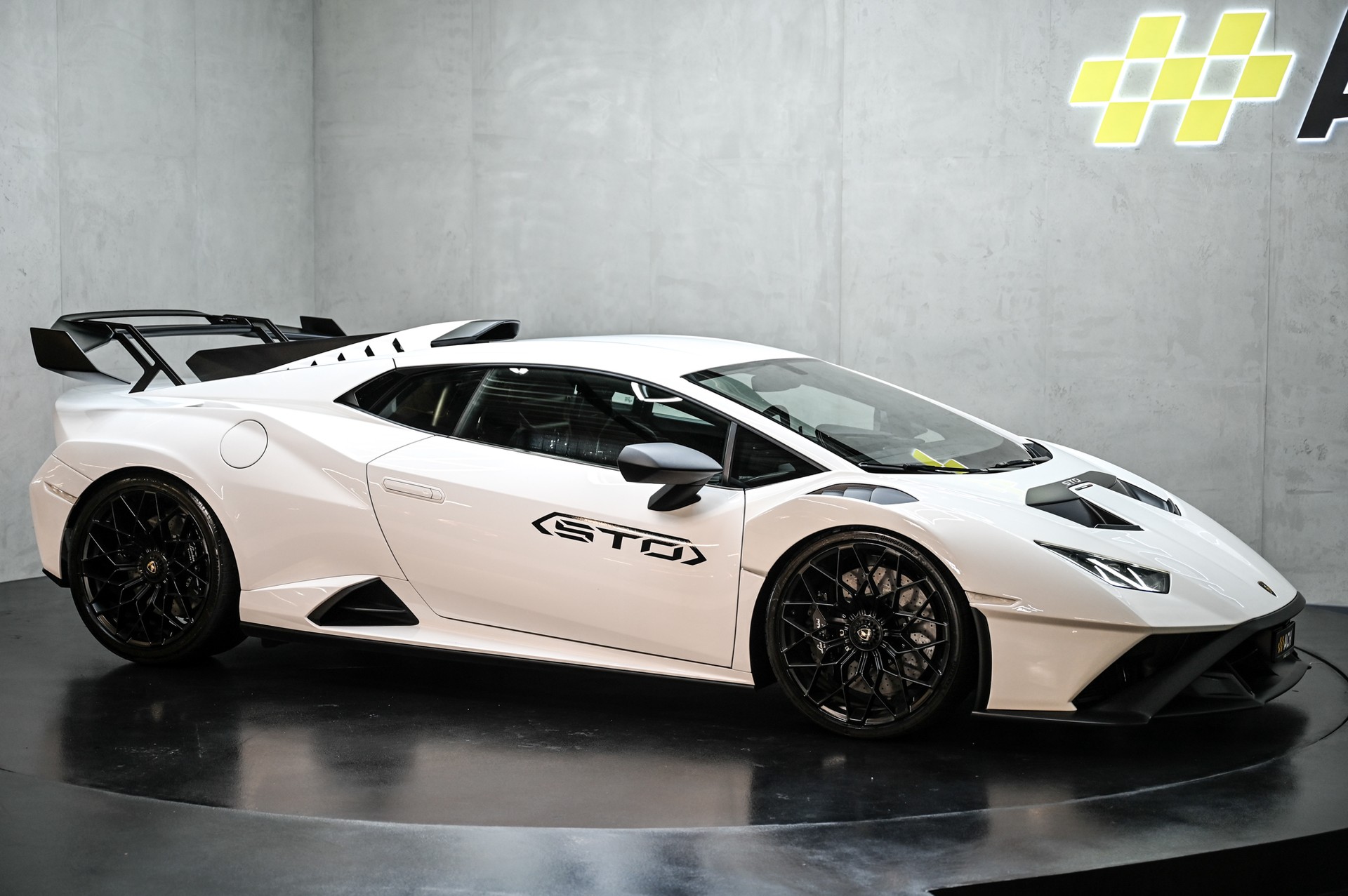 LAMBORGHINI Huracan Coupé 5.2 STO-image-9