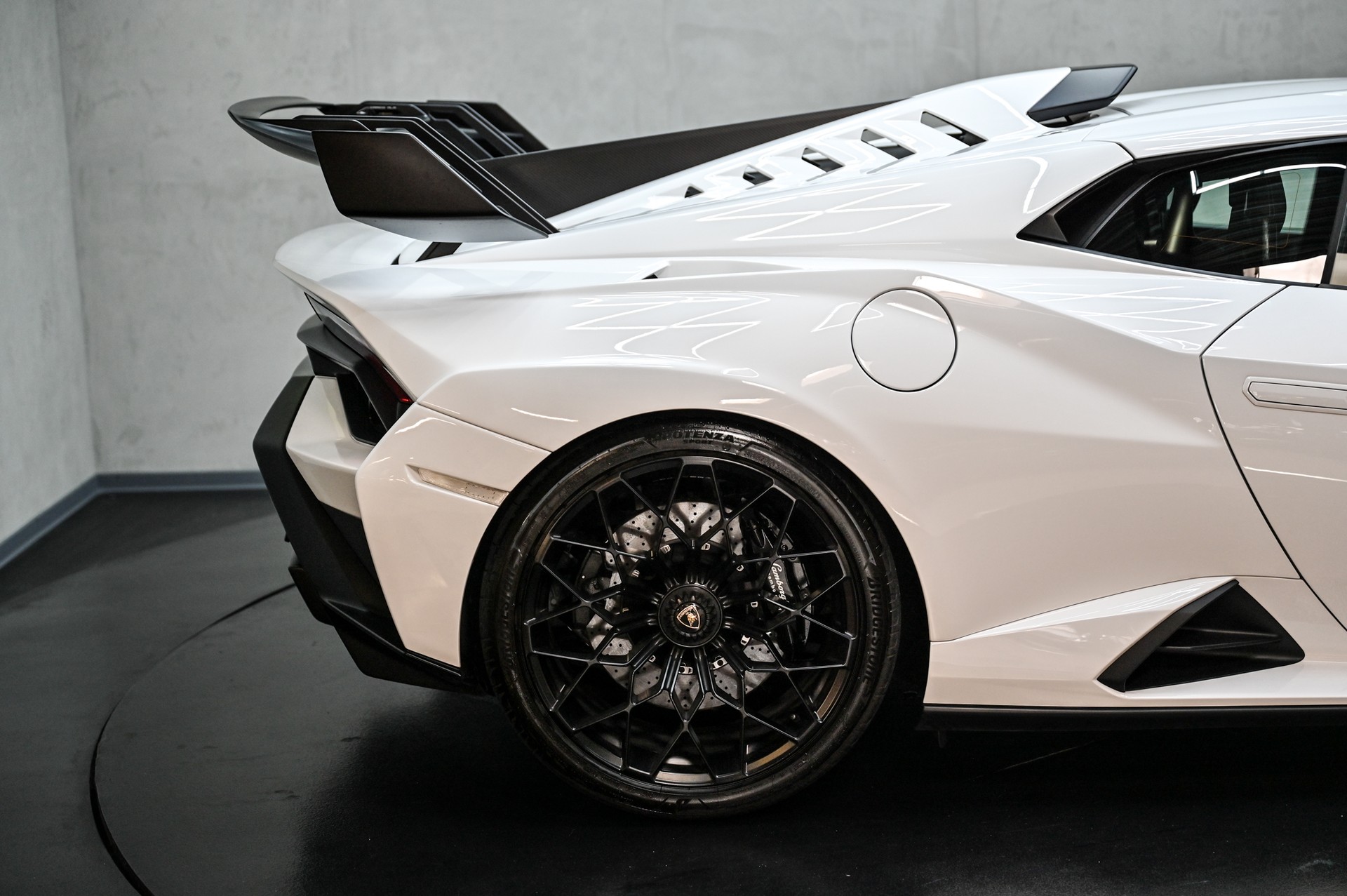 LAMBORGHINI Huracan Coupé 5.2 STO-image-12