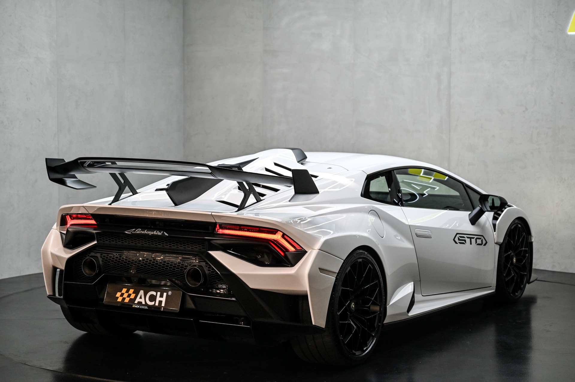 LAMBORGHINI Huracan Coupé 5.2 STO-image-5