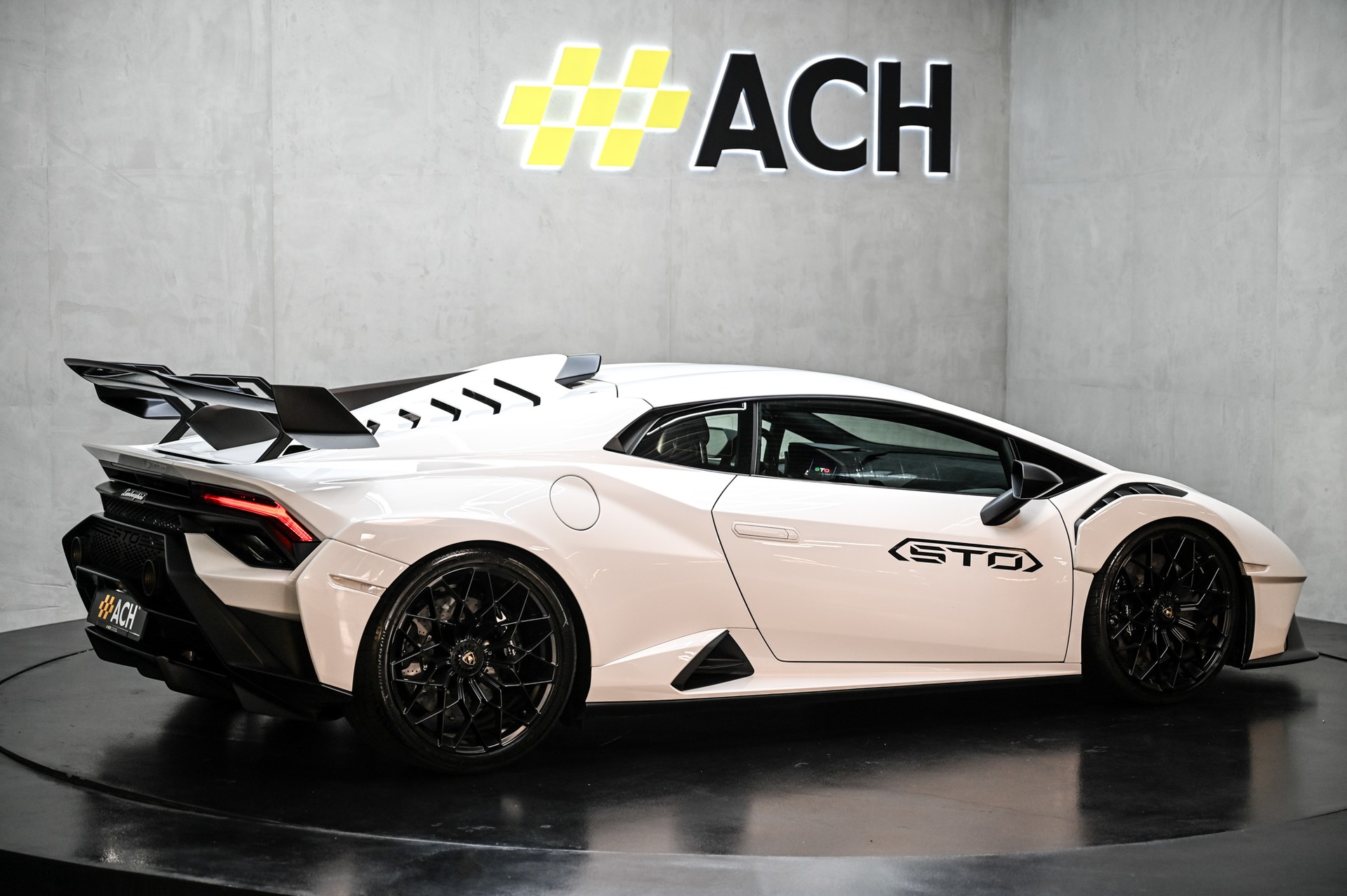LAMBORGHINI Huracan Coupé 5.2 STO-image-11