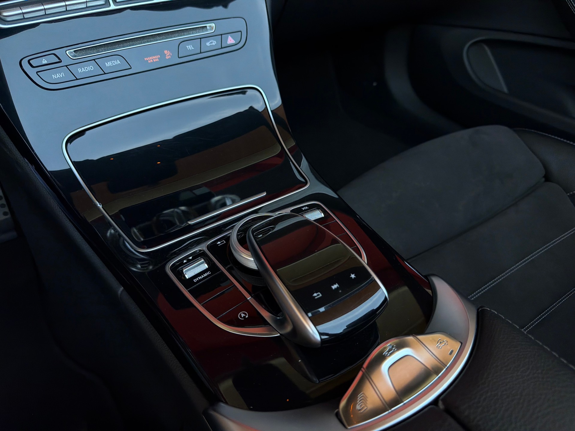 MERCEDES-BENZ C 250 Cabriolet AMG Line 9G-Tronic *CH-Fahrzeug*-image-11