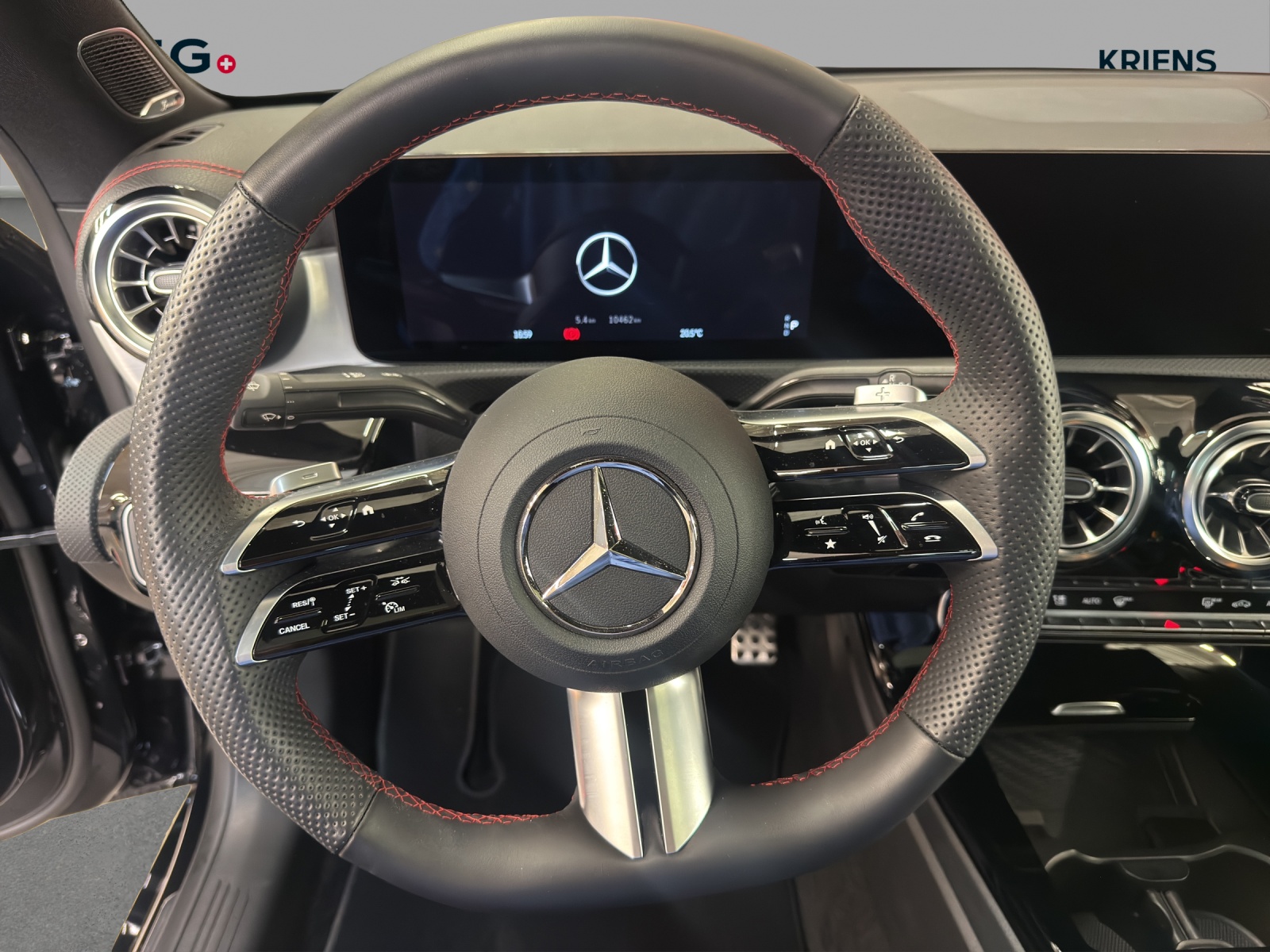 MERCEDES-BENZ CLA 220 4M - AMG / 360 Grad Kamera / Multibeam LED / Panorama-Dach-image-9