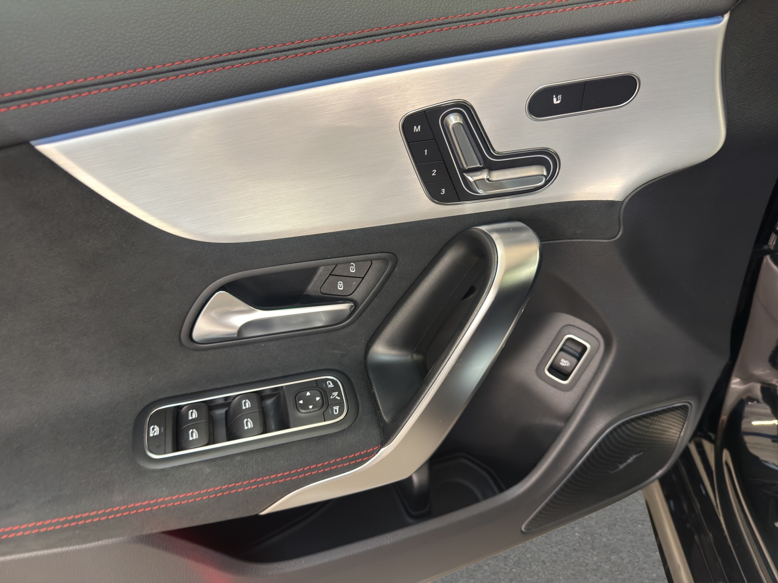 MERCEDES-BENZ CLA 220 4M - AMG / 360 Grad Kamera / Multibeam LED / Panorama-Dach-image-12