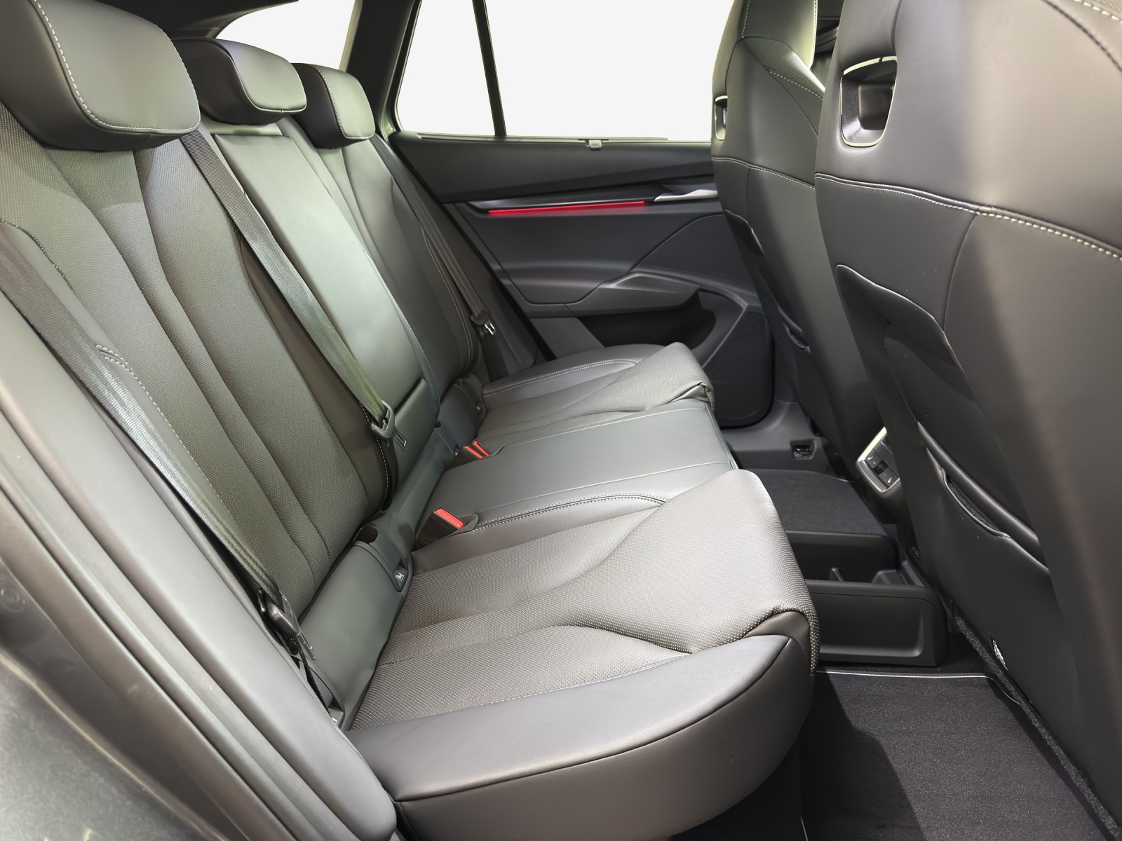 SKODA Enyaq 4x4 RS-image-11