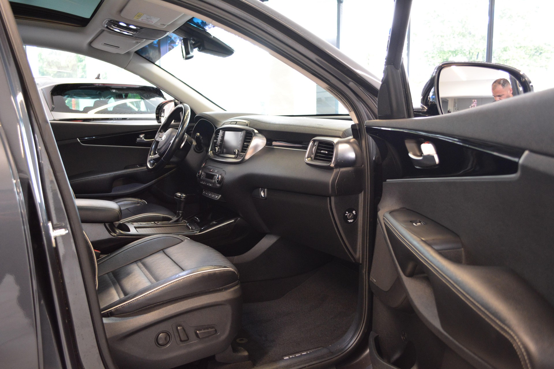 KIA Sorento 2.2 CRDi Style 7P-image-4