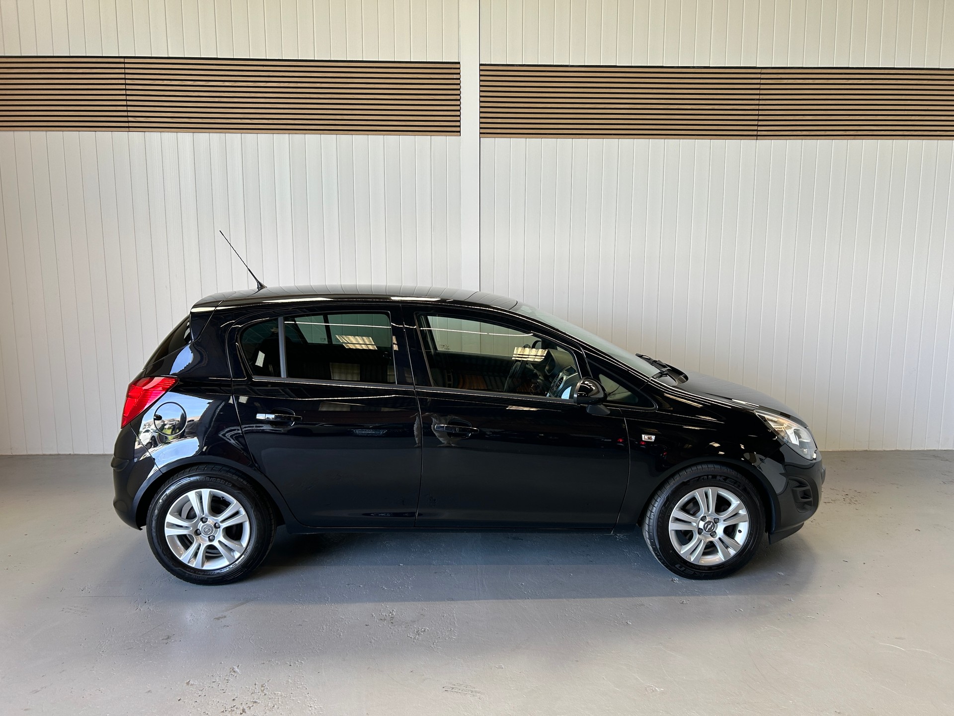 OPEL Corsa 1.4 TP Enjoy-image-5