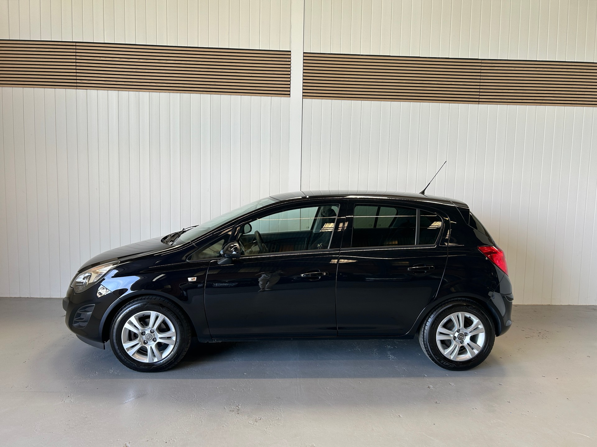 OPEL Corsa 1.4 TP Enjoy-showroom-element-1