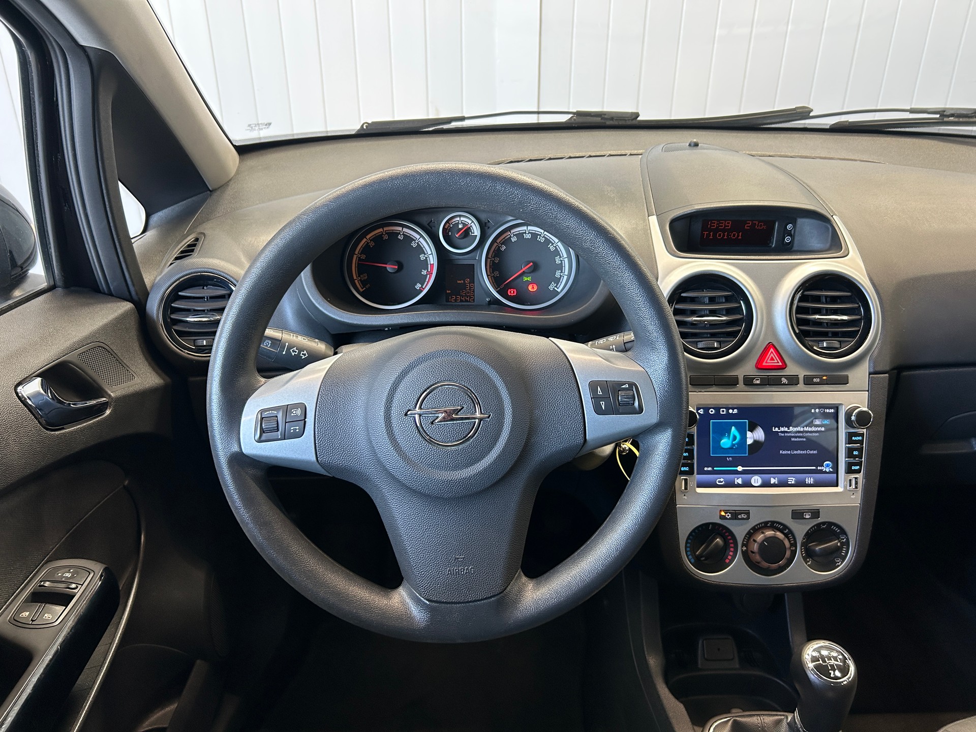 OPEL Corsa 1.4 TP Enjoy-image-11
