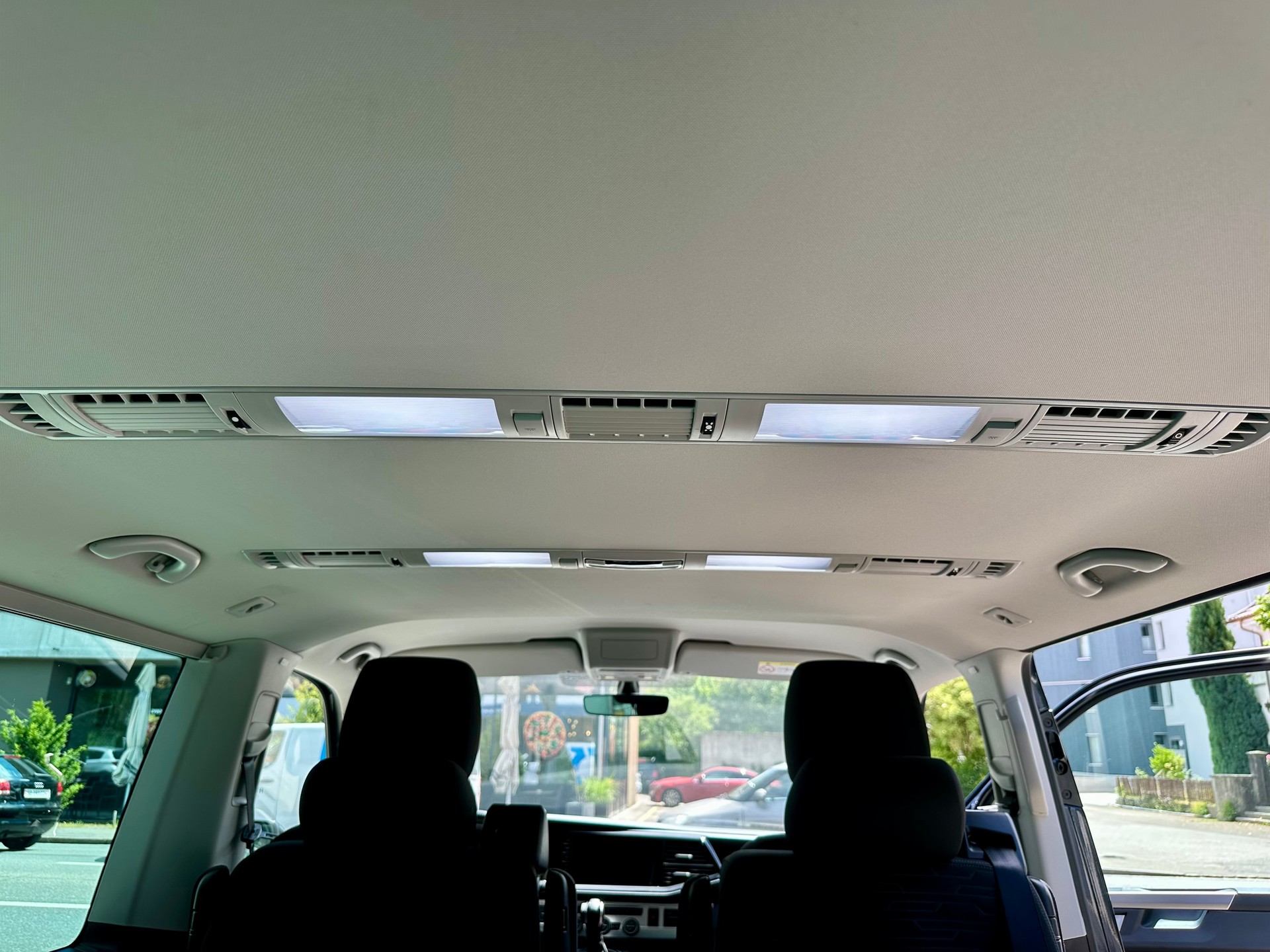 VW T6.1 Multivan 2.0 Bi-TDI Comfortline 4Motion DSG-image-17