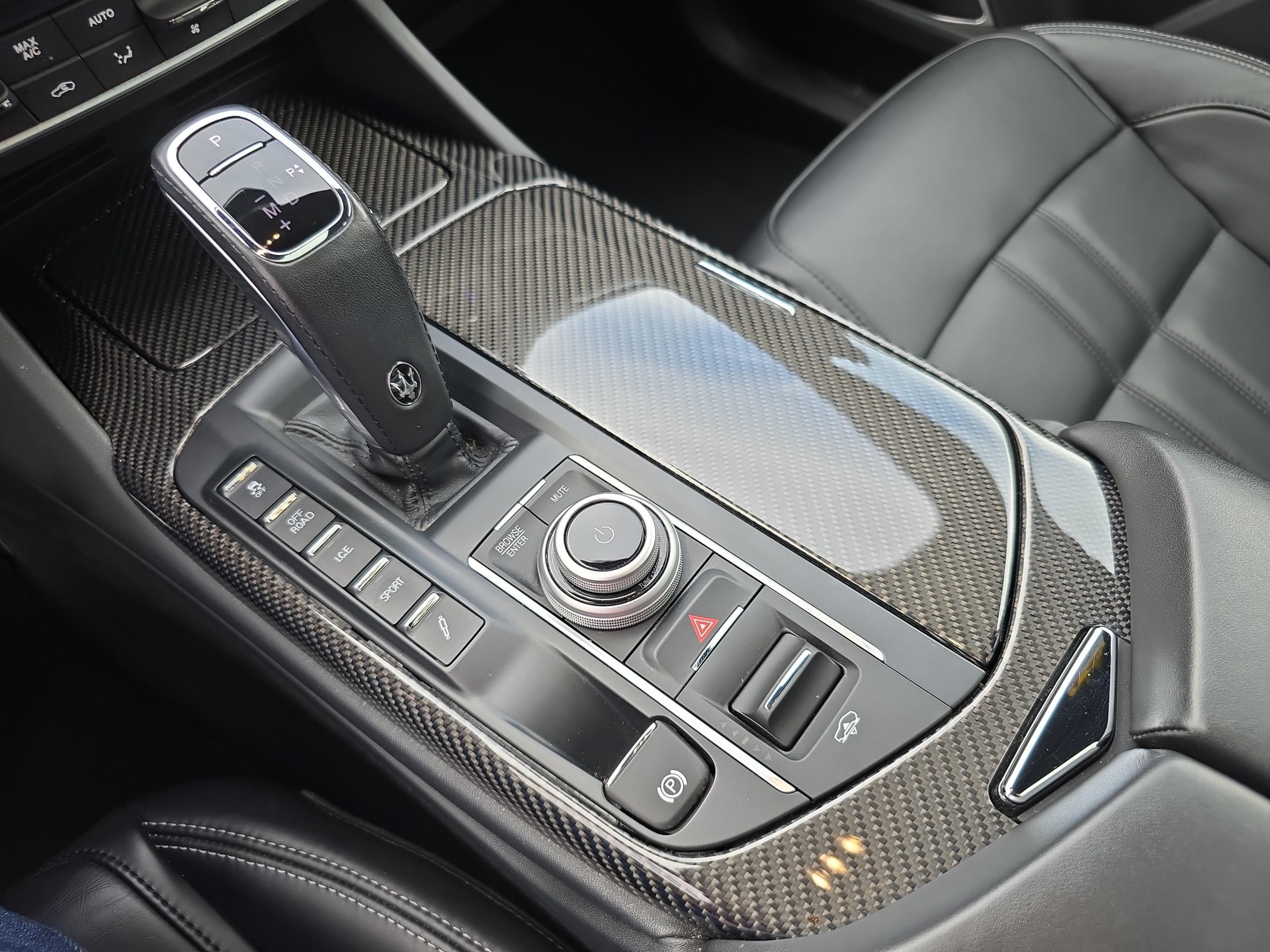 MASERATI Levante 3.0 V6 GranSport-image-15