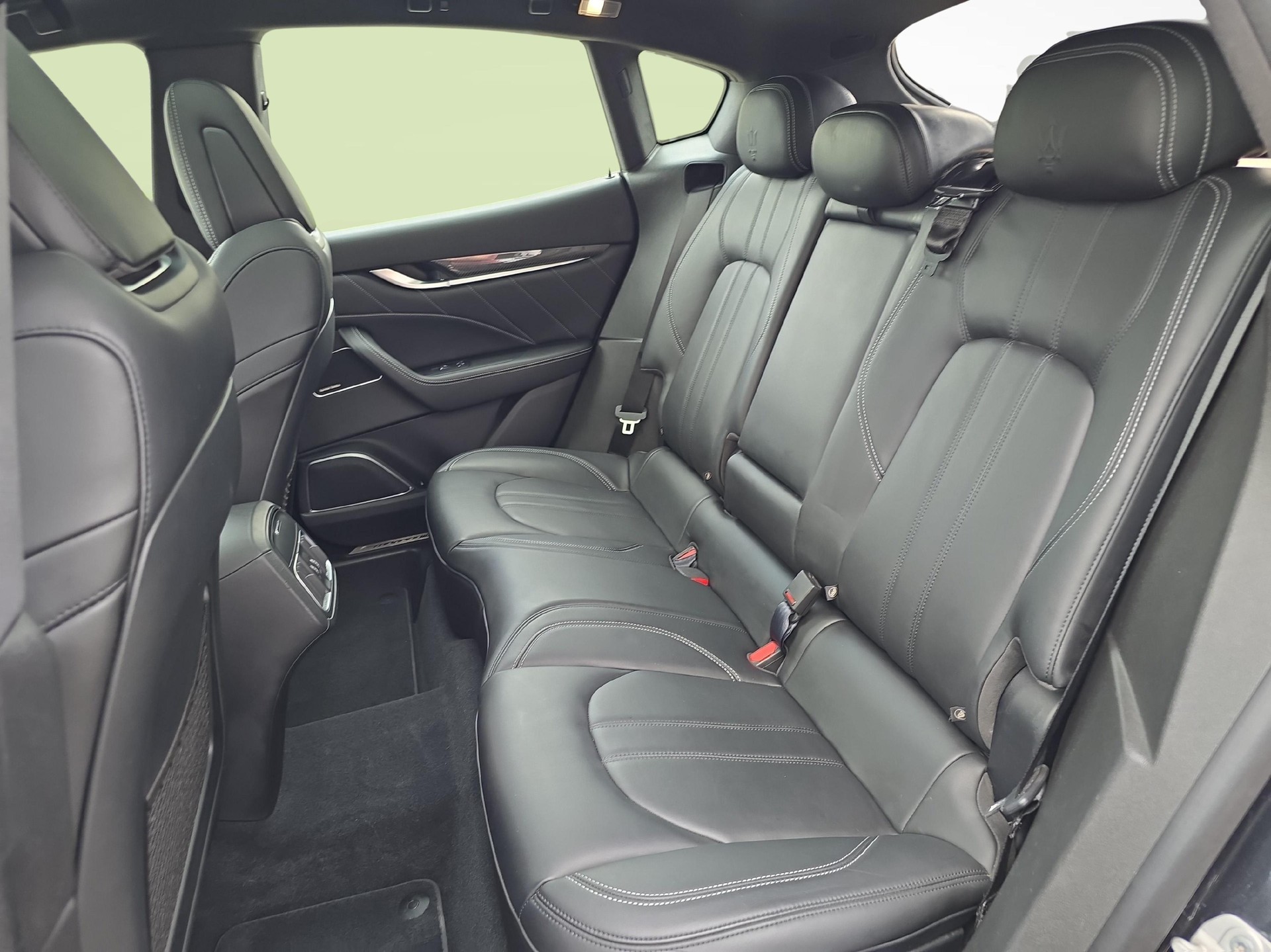 MASERATI Levante 3.0 V6 GranSport-image-10
