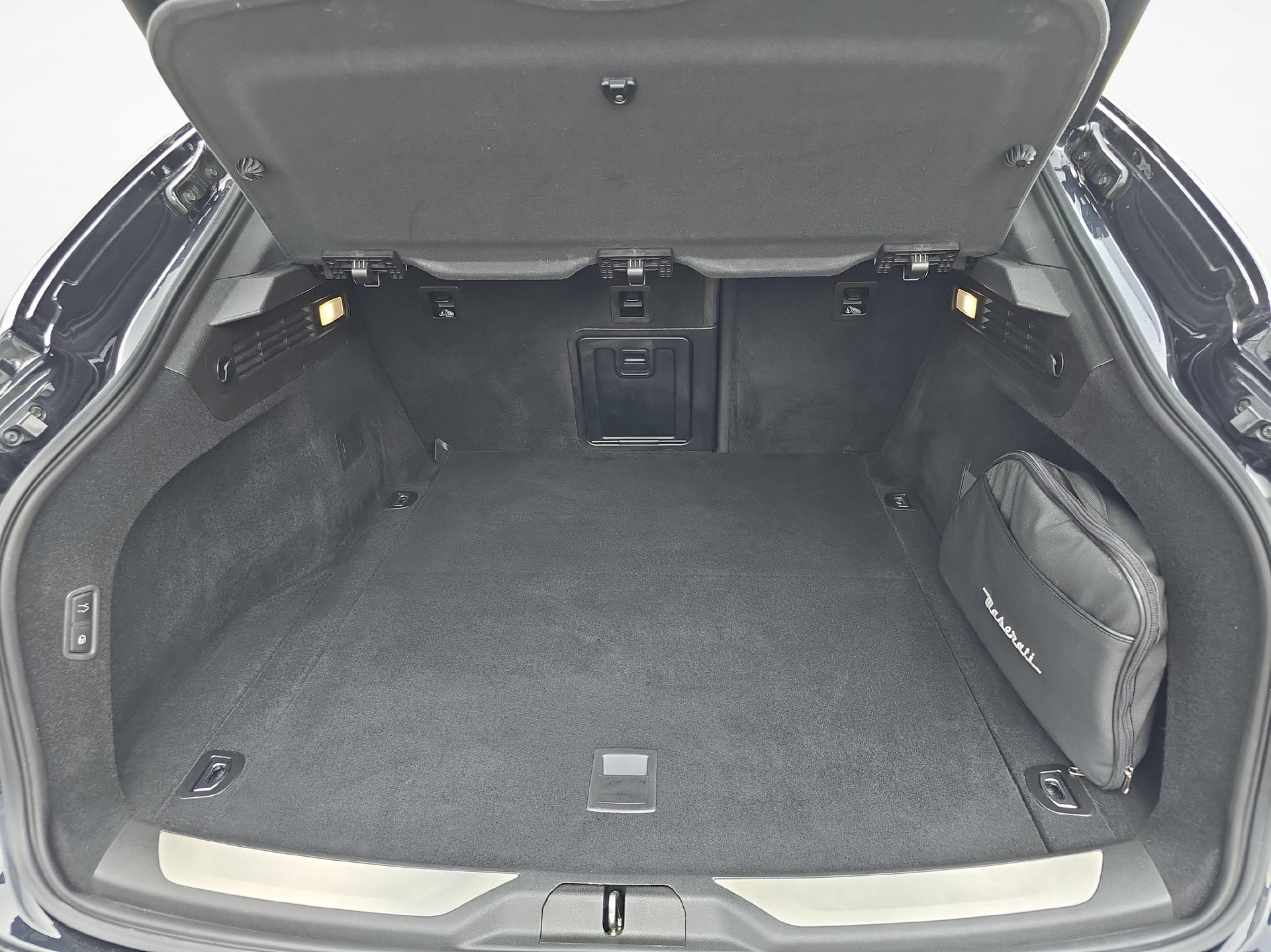 MASERATI Levante 3.0 V6 GranSport-image-11